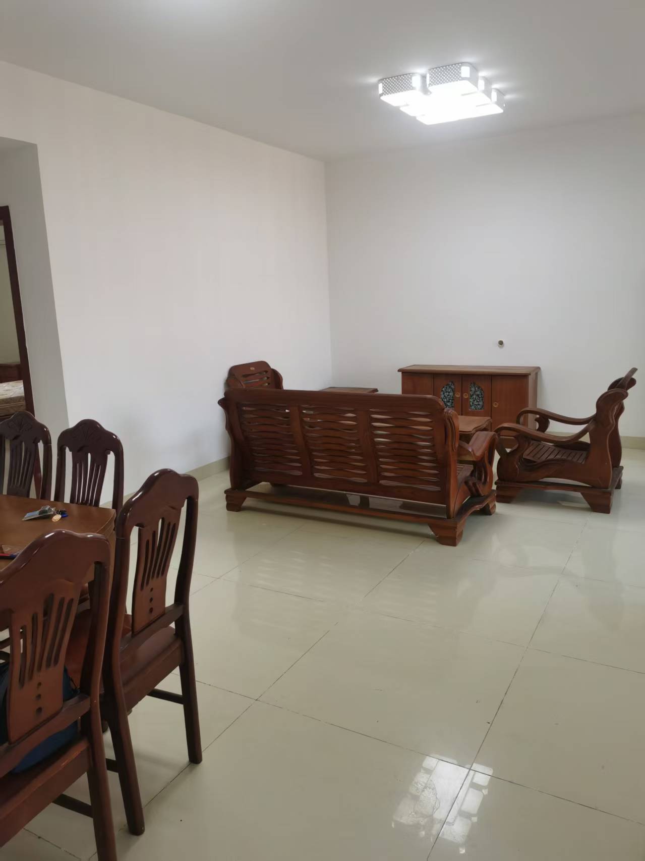 天酬尚都  1室2厅1卫    2000.0元/月