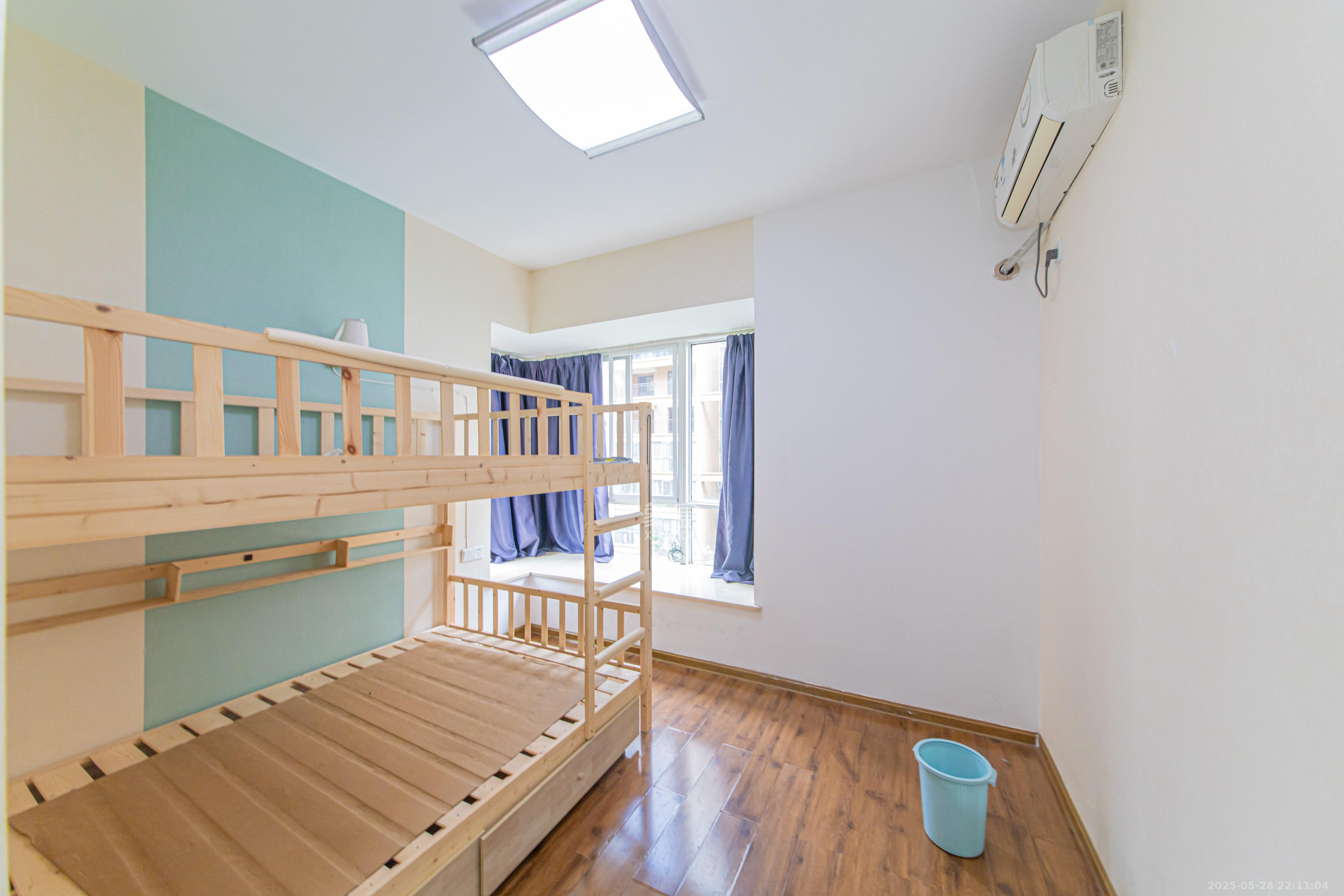 星城荣域 4室2厅1卫 200.0万 星城荣域 4室2厅1卫 200.0万卧室