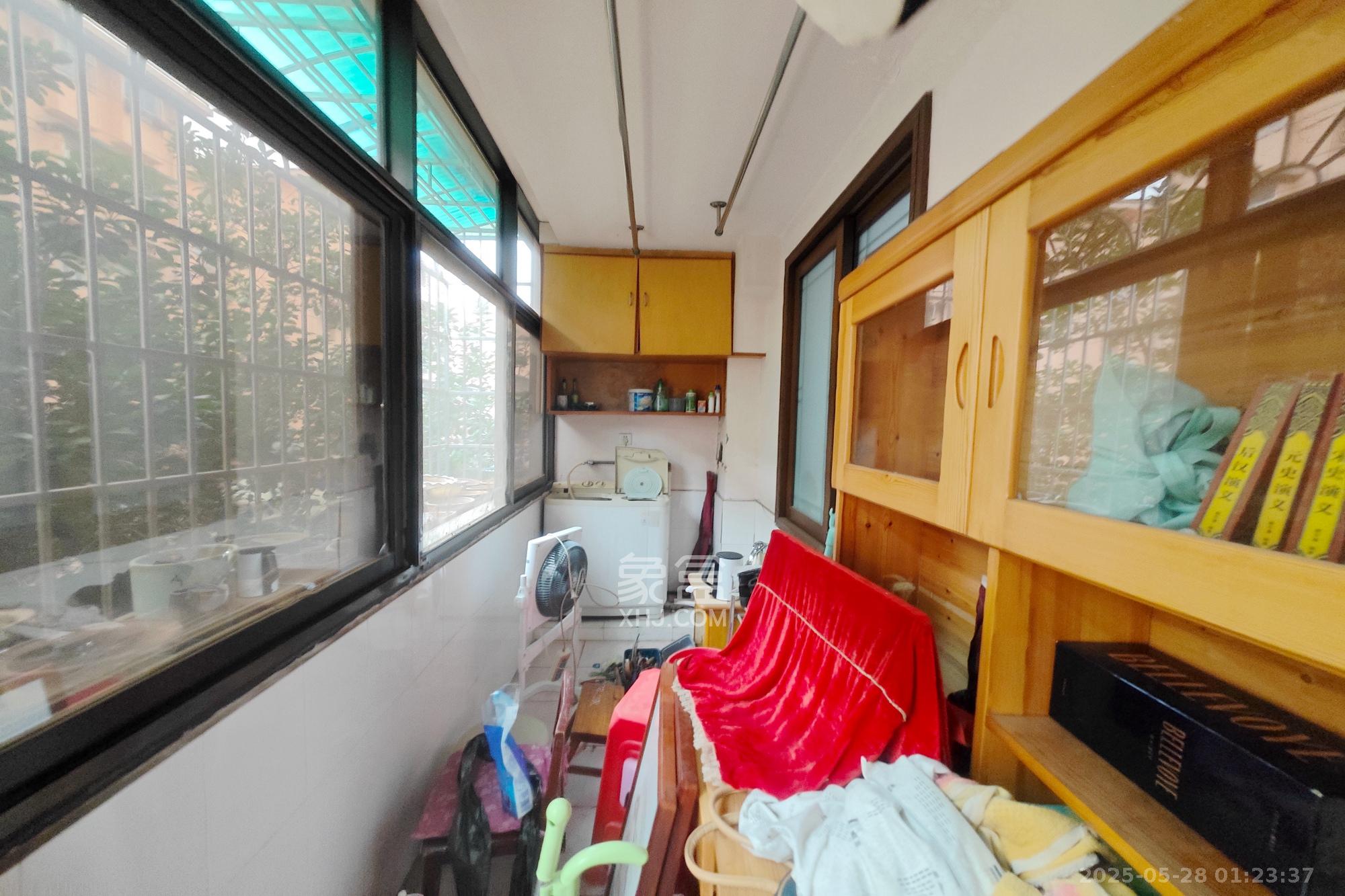 赤岗小区（一二三片）  3室2厅1卫    69.68万阳台
