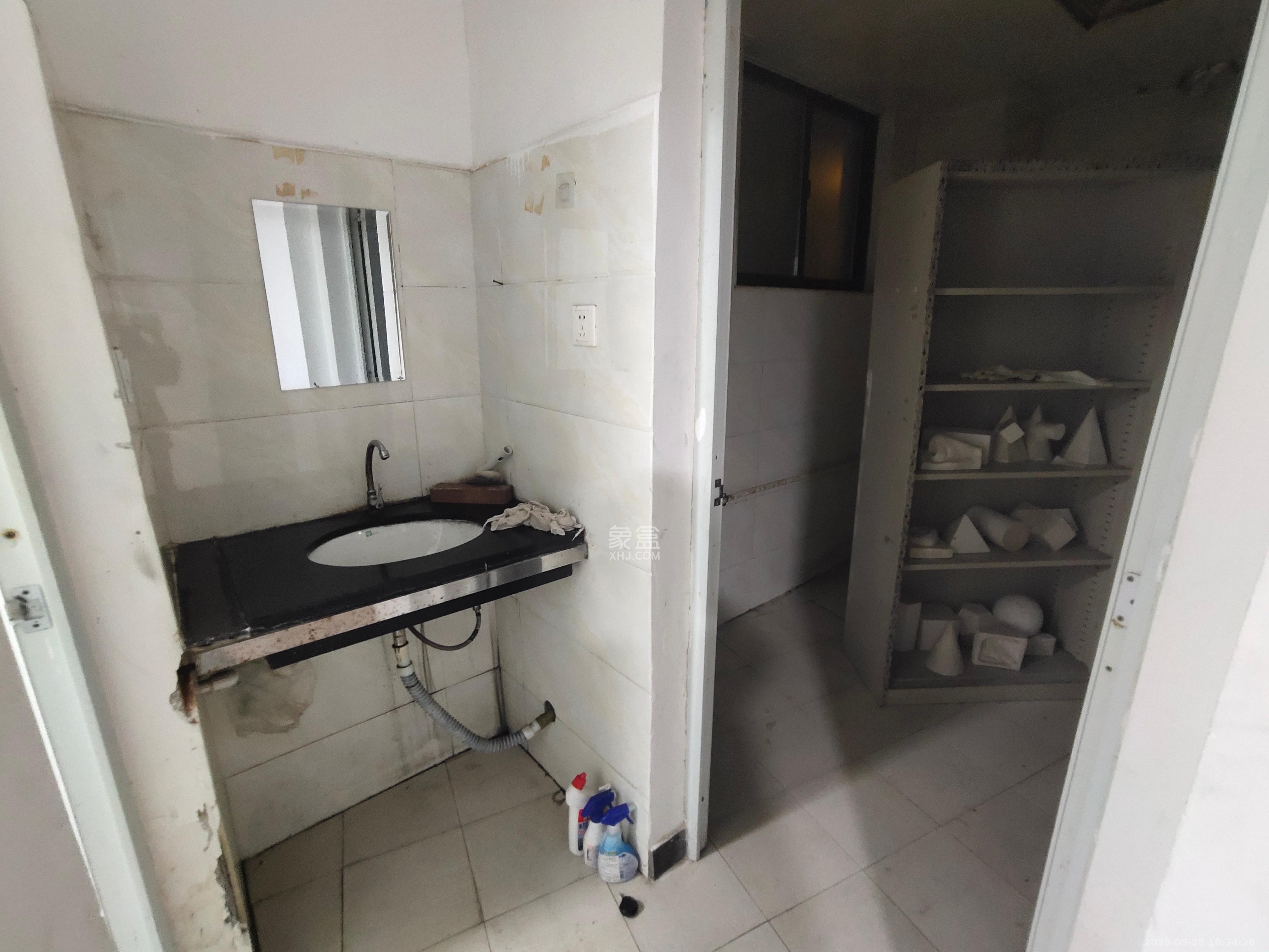 麓山枫情 1室1厅1卫 1400.0元/月 麓山枫情 1室1厅1卫 1400.0元/月室内图