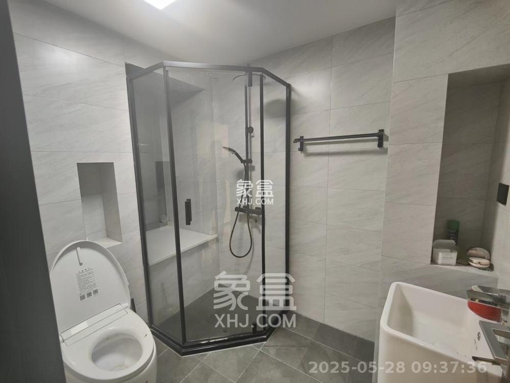 万达华府  3室2厅2卫   78.00万客厅