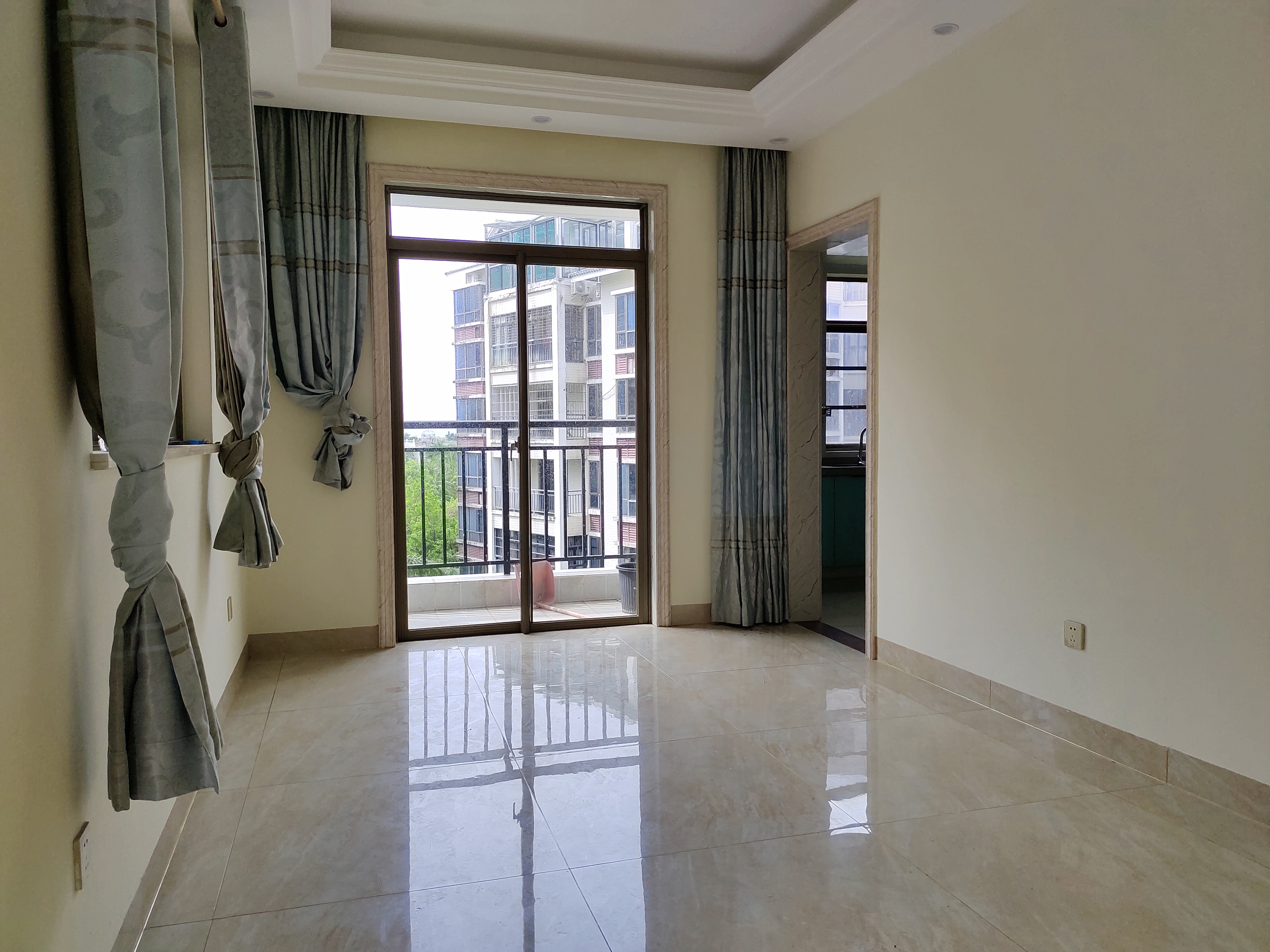 城市海岸一期  4室2厅2卫    4200.0元/月 城市海岸一期  4室2厅2卫    4200.0元/月室内图