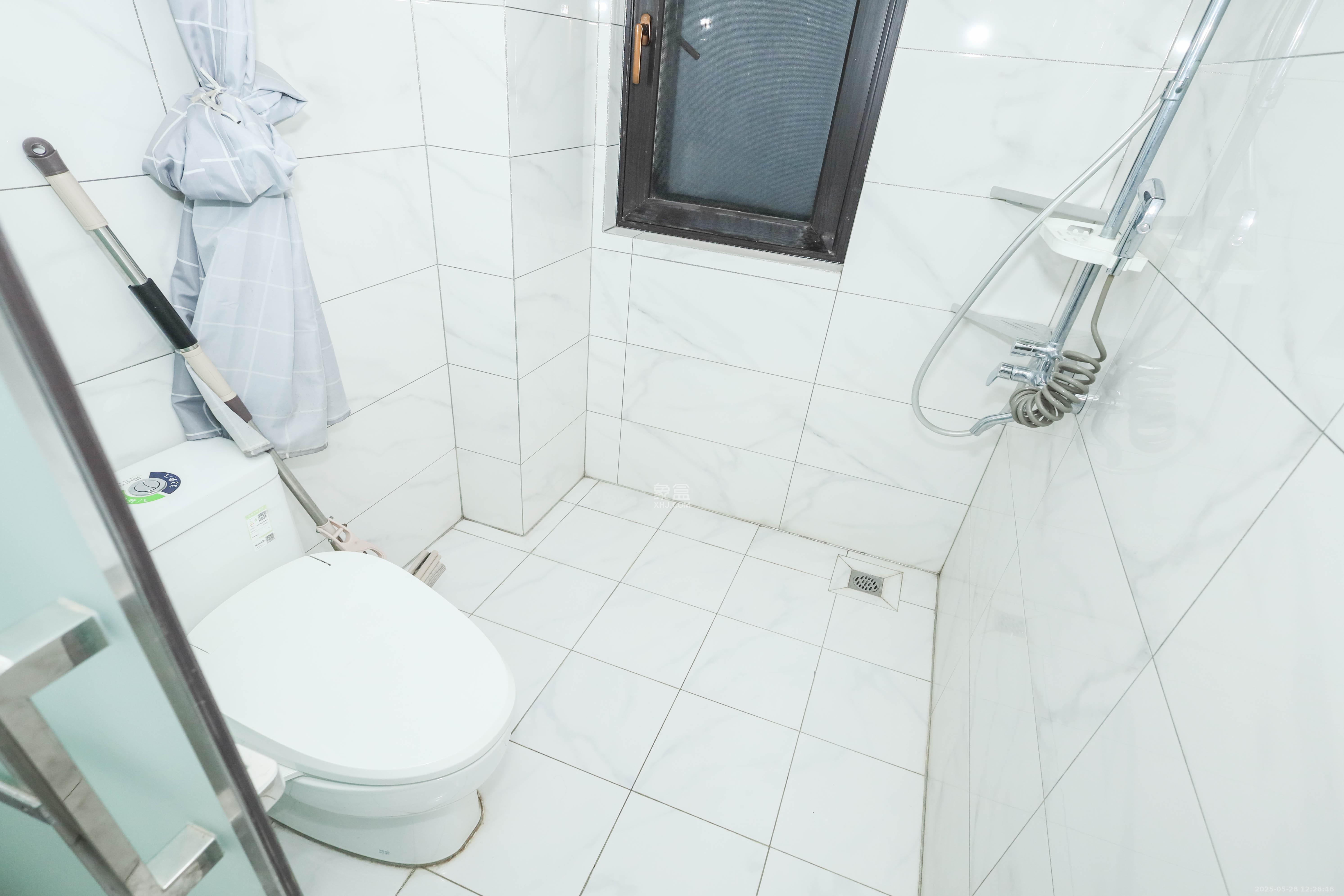 建发央著  3室2厅1卫    150.0万 建发央著  3室2厅1卫    150.0万卫生间