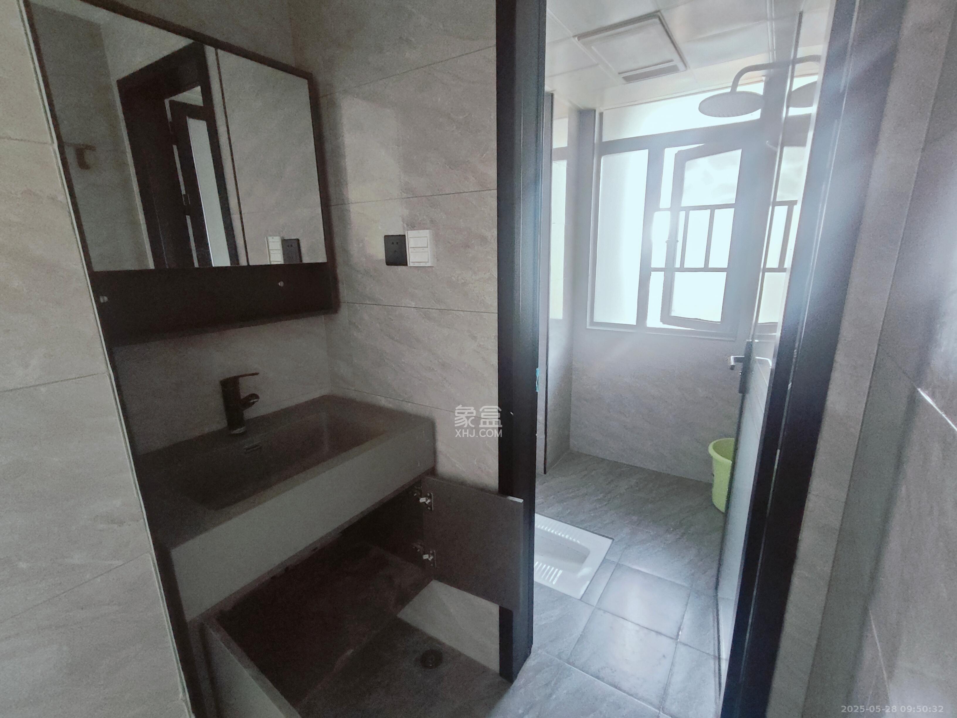 谷峰安置小区(惟德园) 5室2厅2卫 3600.0元/月 谷峰安置小区(惟德园) 5室2厅2卫 3600.0元/月室内图