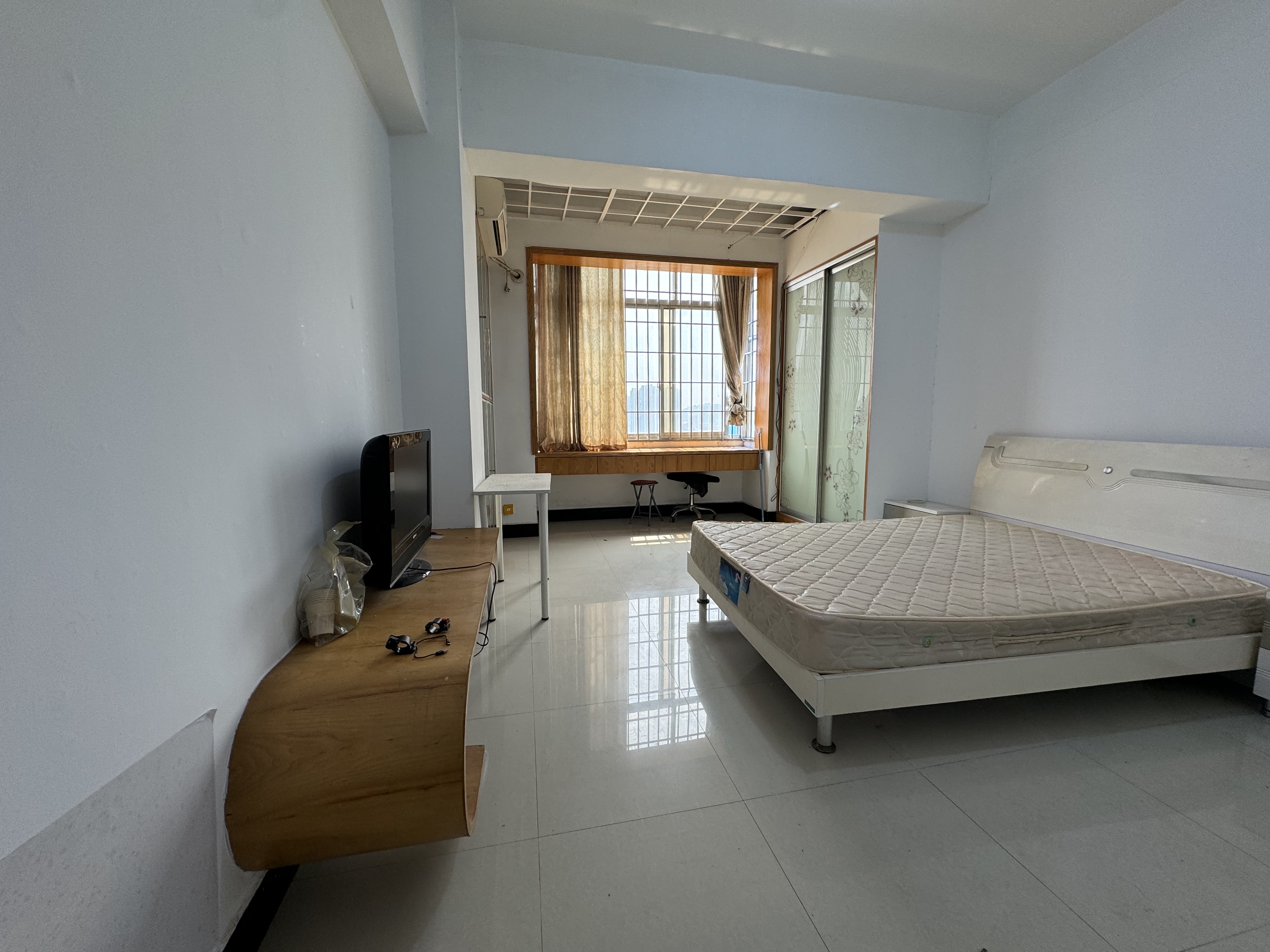 鹏泰国际 2室2厅1卫 39.8万 鹏泰国际 2室2厅1卫 39.8万客厅