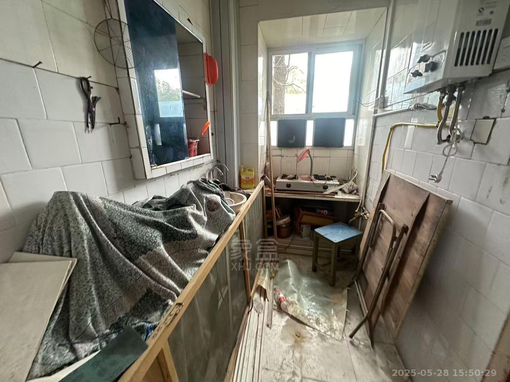 铁路小区 2室2厅1卫 1000.0元/月 铁路小区 2室2厅1卫 1000.0元/月室内图