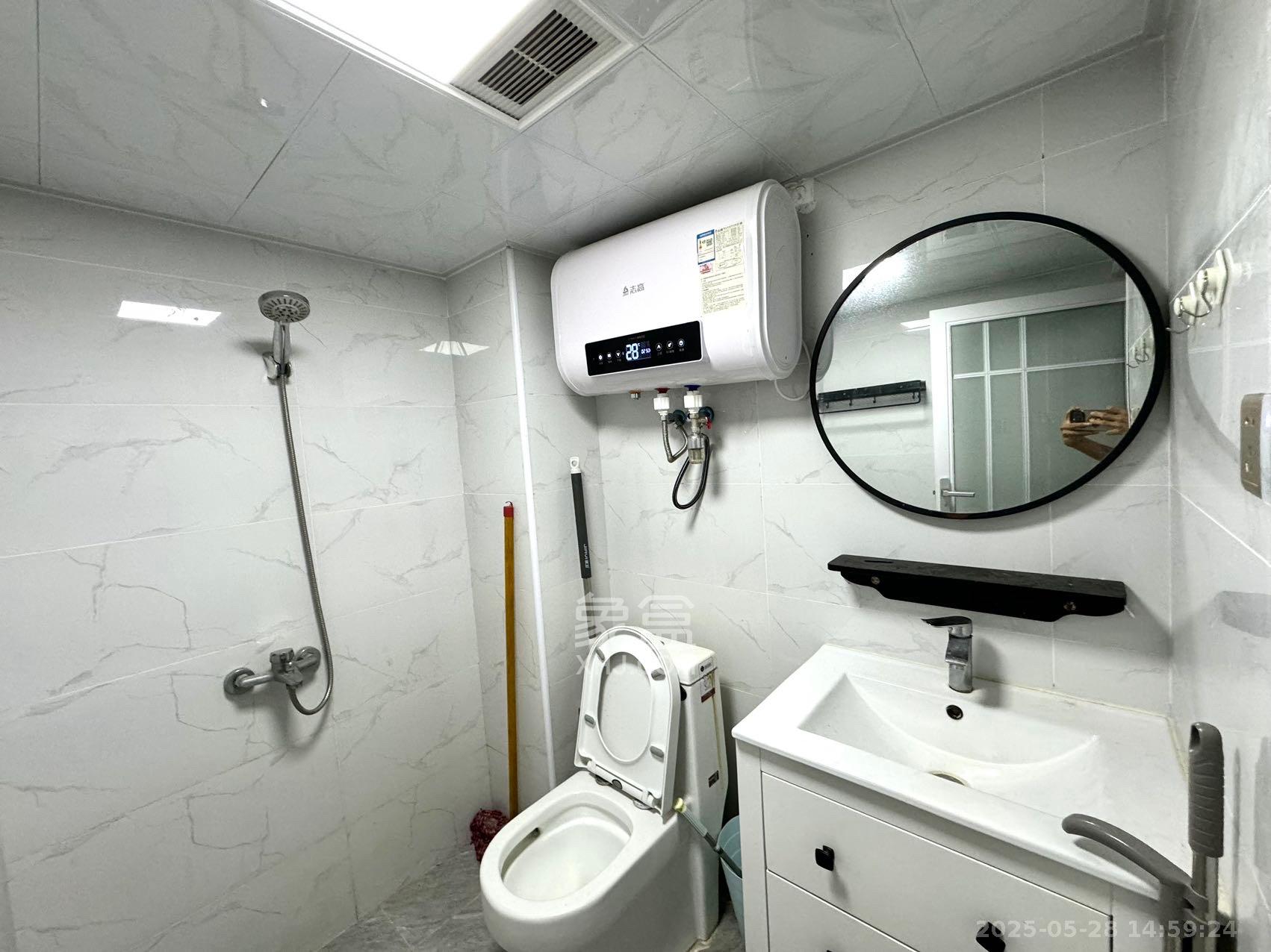 裕天国际商汇中心 1室0厅0卫 1800.0元/月 裕天国际商汇中心 1室0厅0卫 1800.0元/月室内图