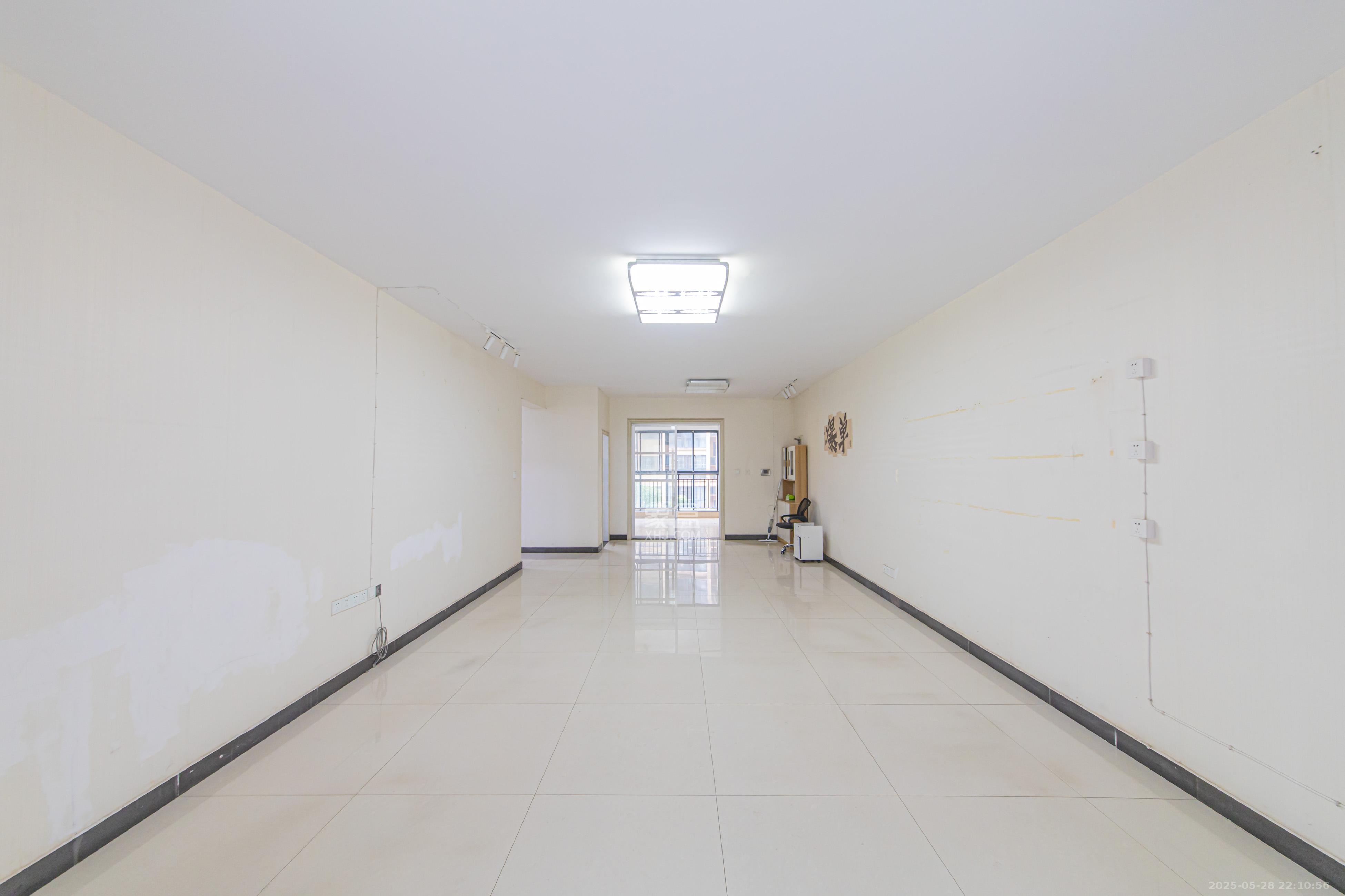 星城荣域 4室2厅1卫 200.0万 星城荣域 4室2厅1卫 200.0万客厅