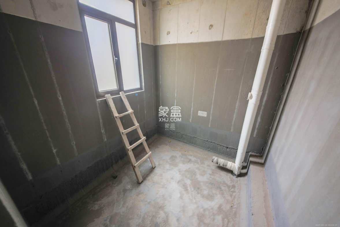 兴铁湘府和园 4室2厅2卫 258.0万 兴铁湘府和园 4室2厅2卫 258.0万卫生间