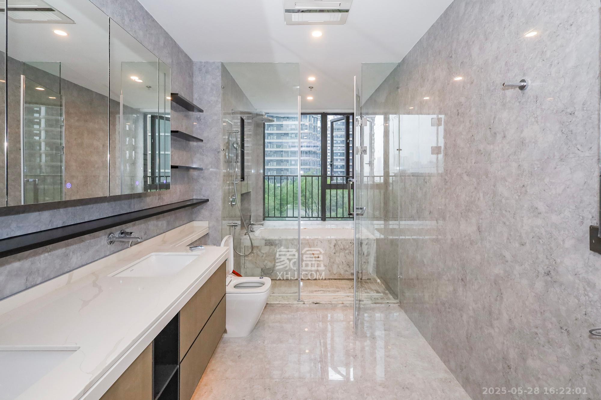 旭辉铂悦湘江 4室2厅4卫 718.0万 旭辉铂悦湘江 4室2厅4卫 718.0万卫生间