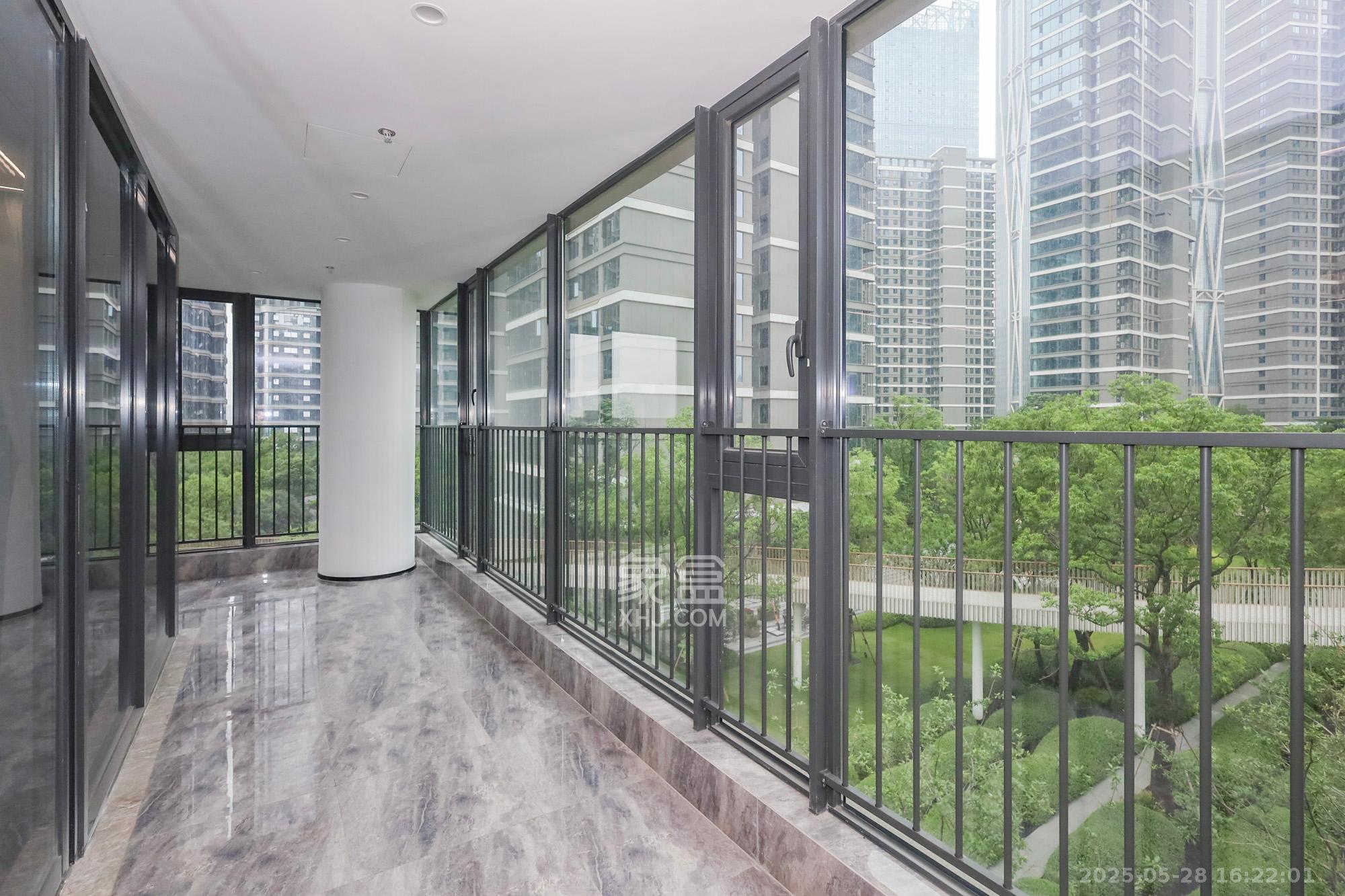 旭辉铂悦湘江 4室2厅4卫 718.0万 旭辉铂悦湘江 4室2厅4卫 718.0万阳台