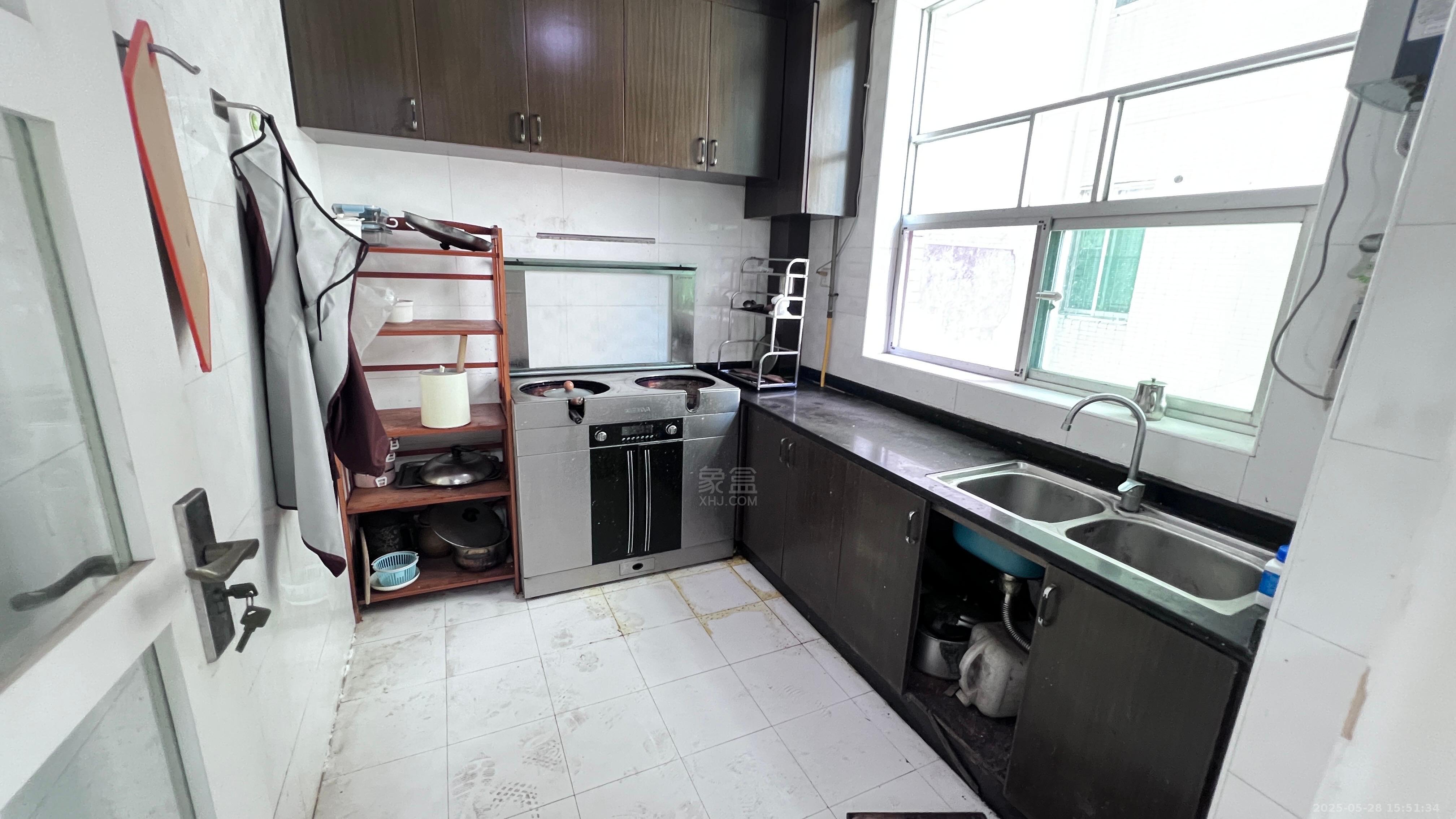 四季花园 3室2厅2卫 2000.0元/月 四季花园 3室2厅2卫 2000.0元/月室内图