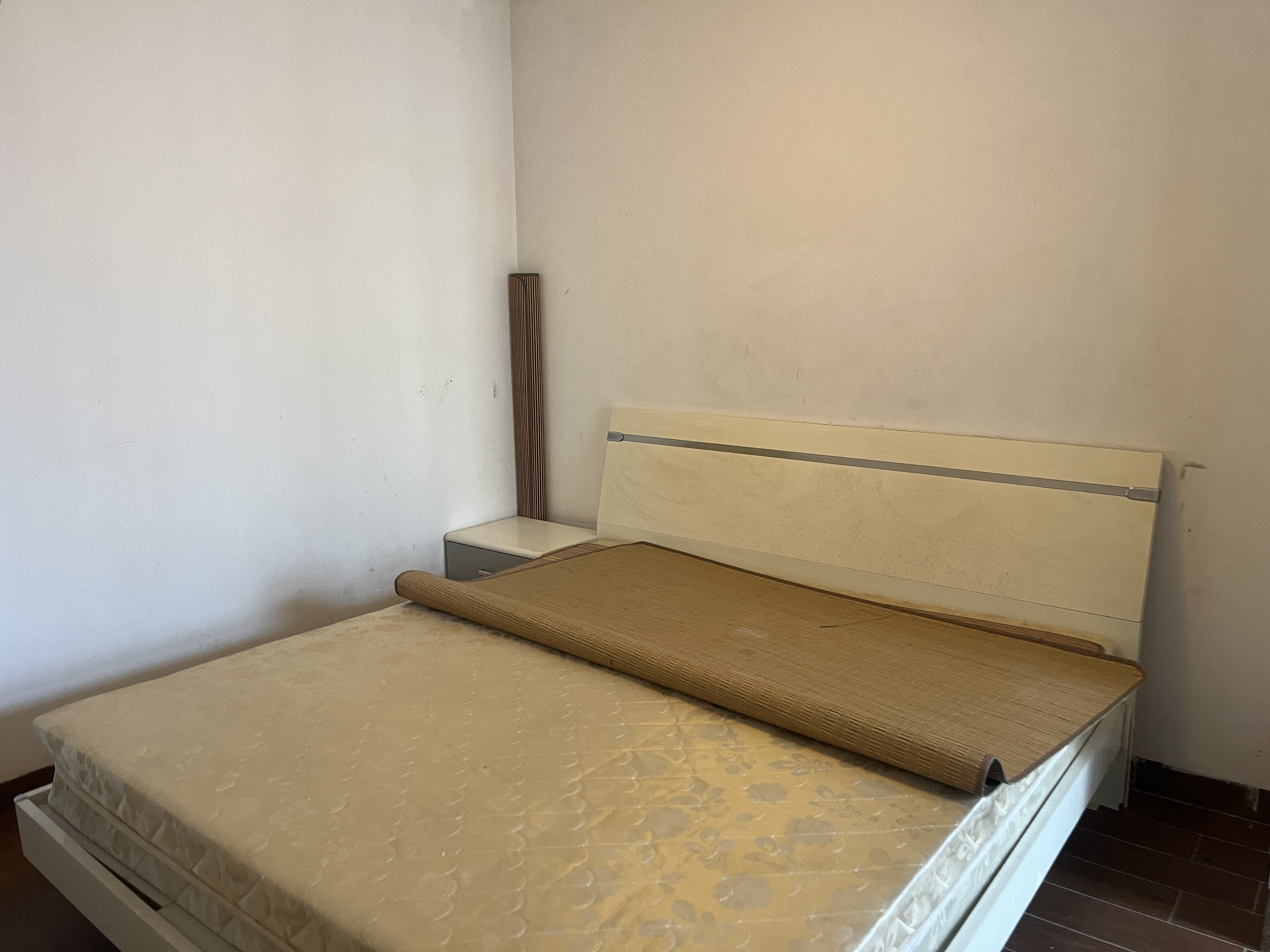 宇建城市花园  1室2厅1卫   2200.00元/月室内图