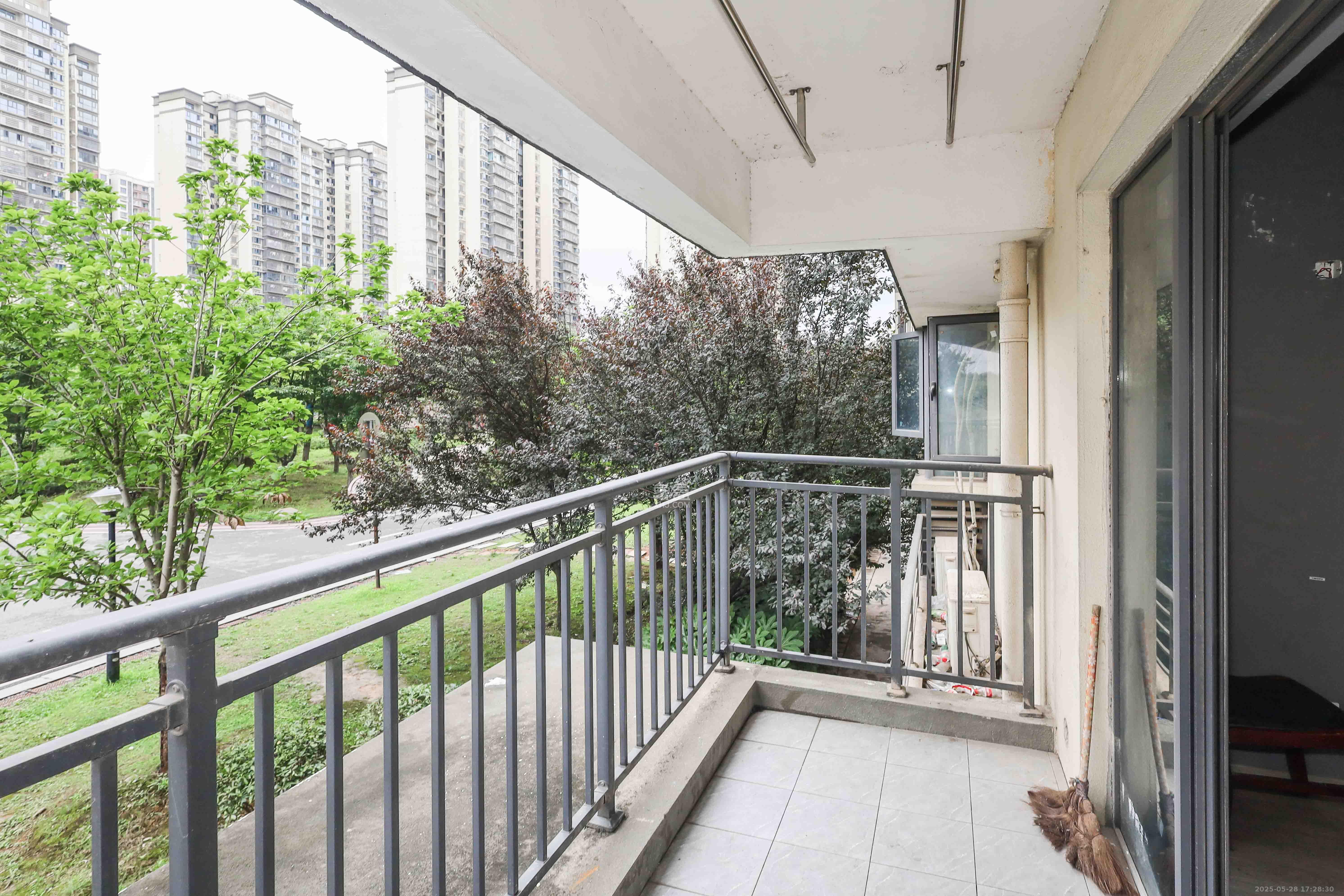 真人桥家园一期 3室2厅2卫 68.0万 真人桥家园一期 3室2厅2卫 68.0万阳台