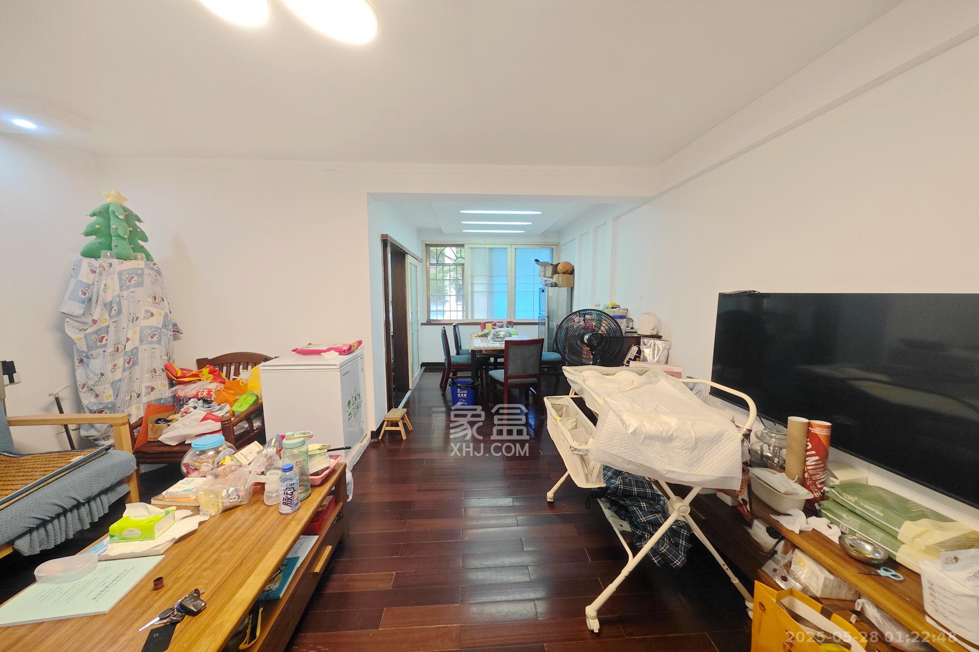 狮子山二片  3室2厅1卫    82.0万客厅