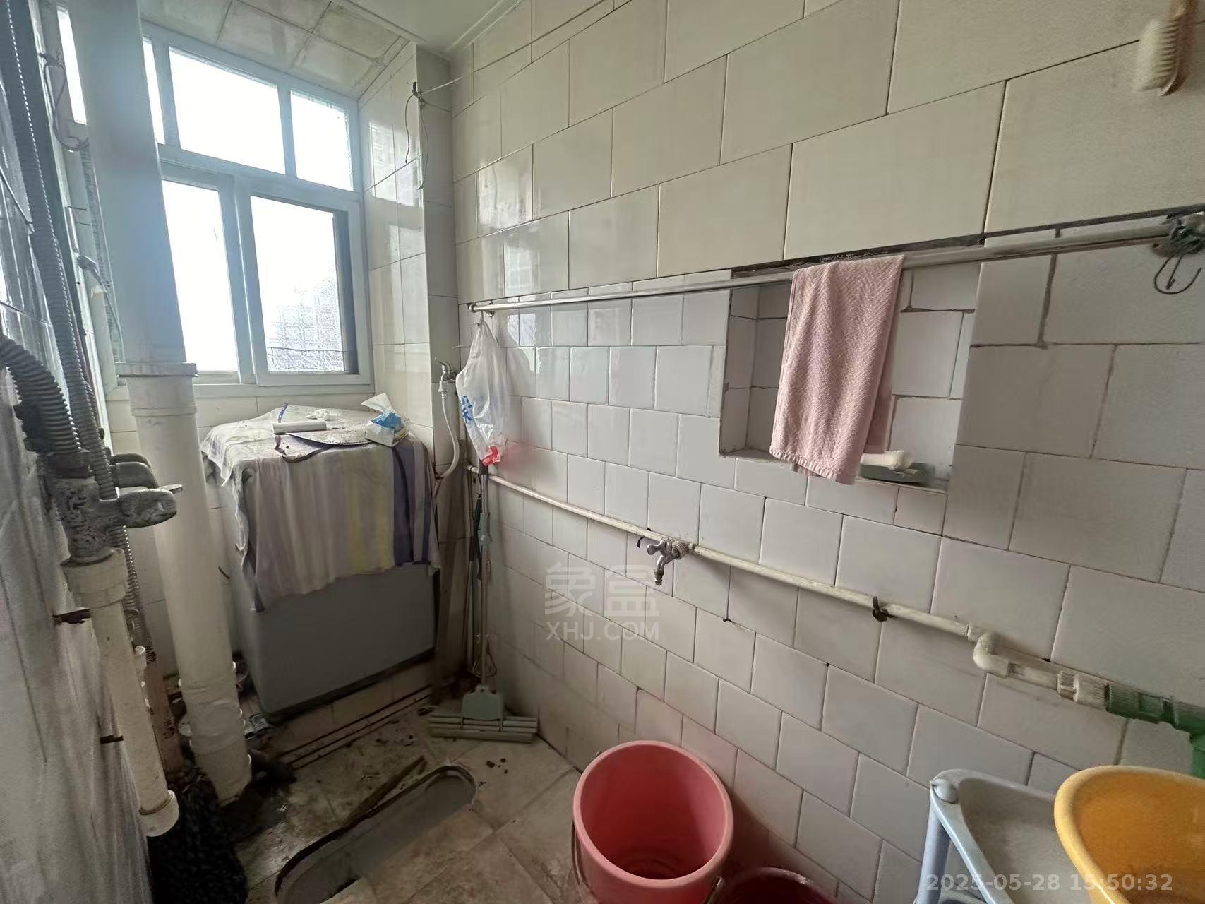 铁路小区 2室2厅1卫 1000.0元/月 铁路小区 2室2厅1卫 1000.0元/月室内图