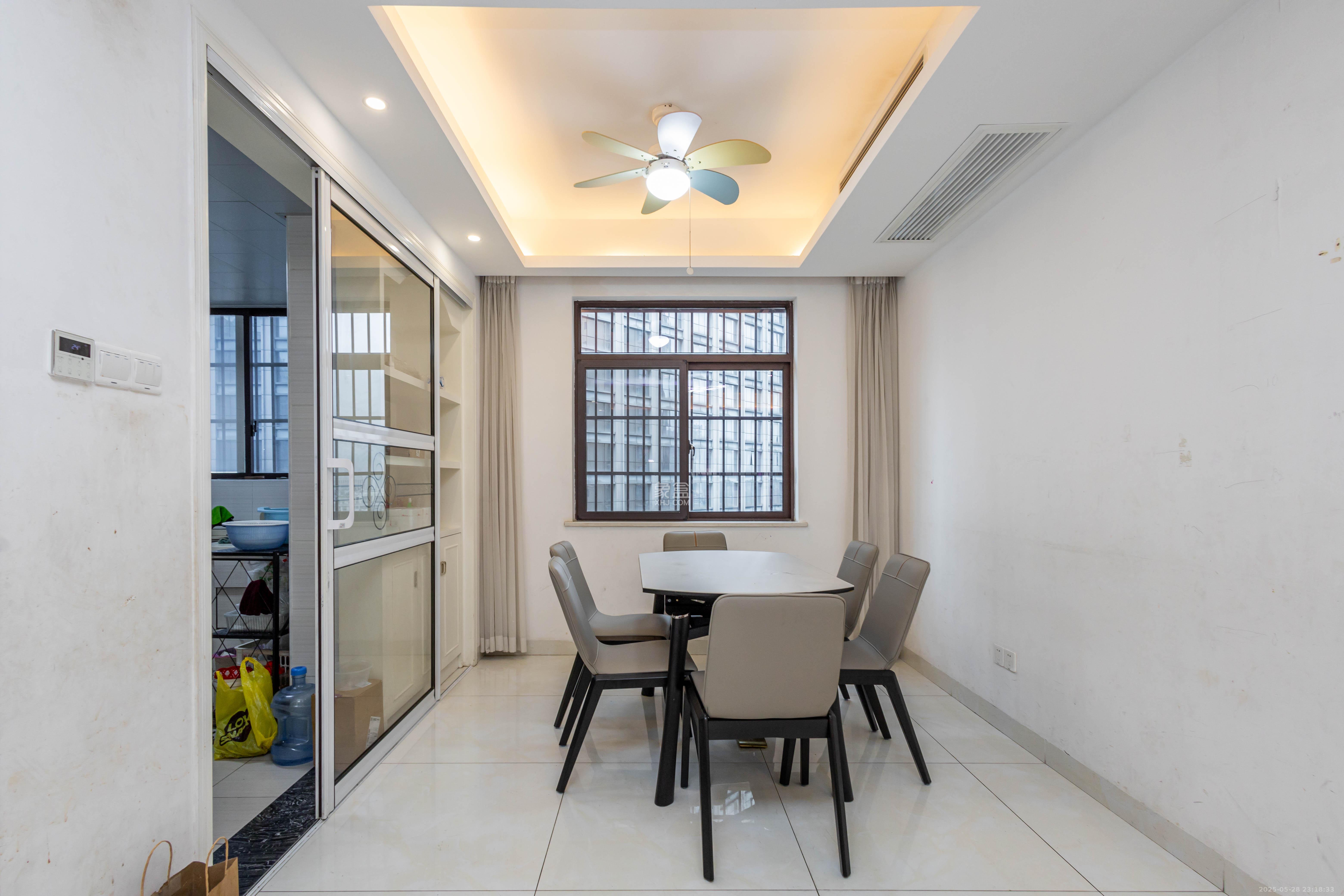 三景华御  4室2厅2卫    83.8万 三景华御  4室2厅2卫    83.8万客厅