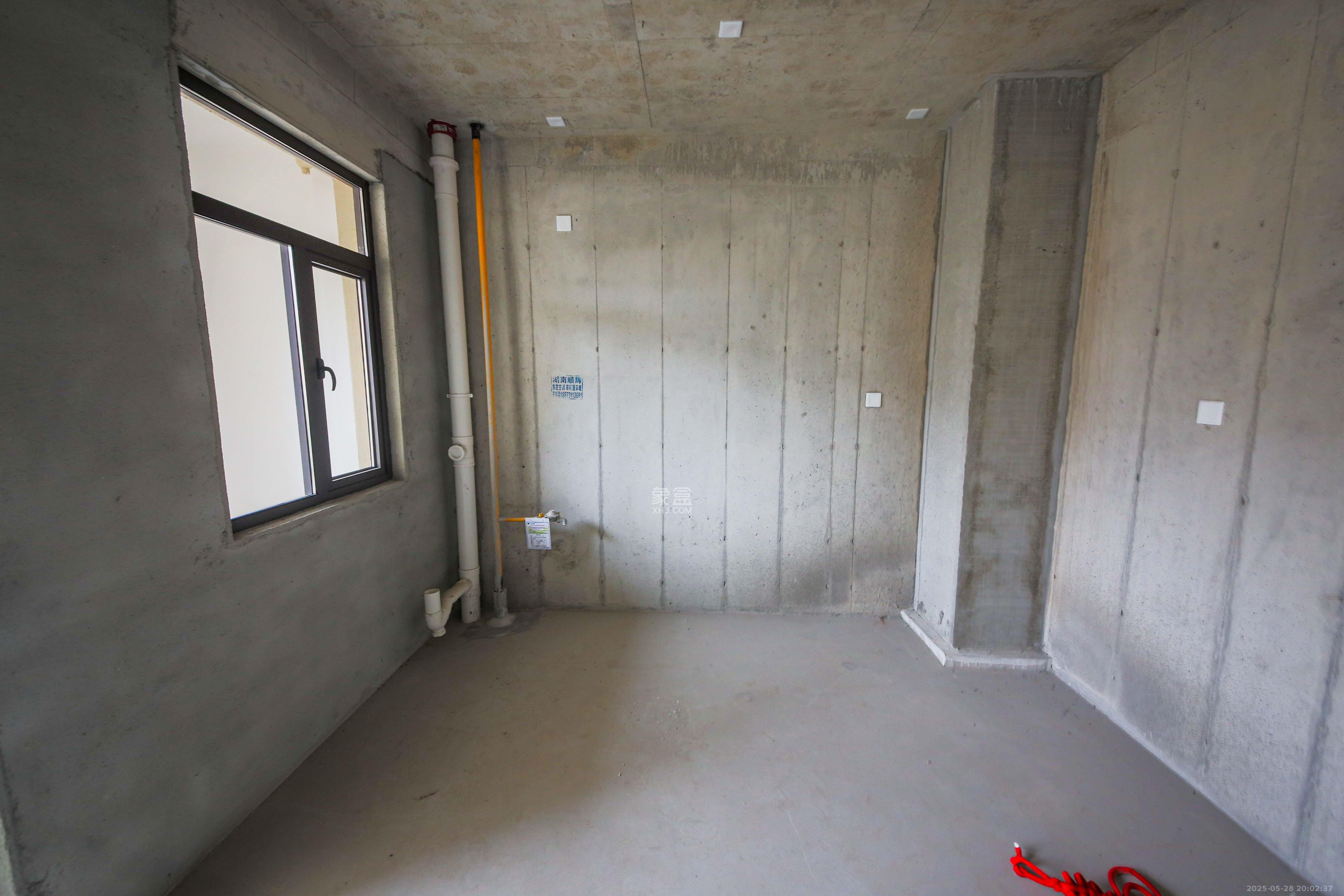 兴铁湘府和园 4室2厅2卫 258.0万 兴铁湘府和园 4室2厅2卫 258.0万厨房