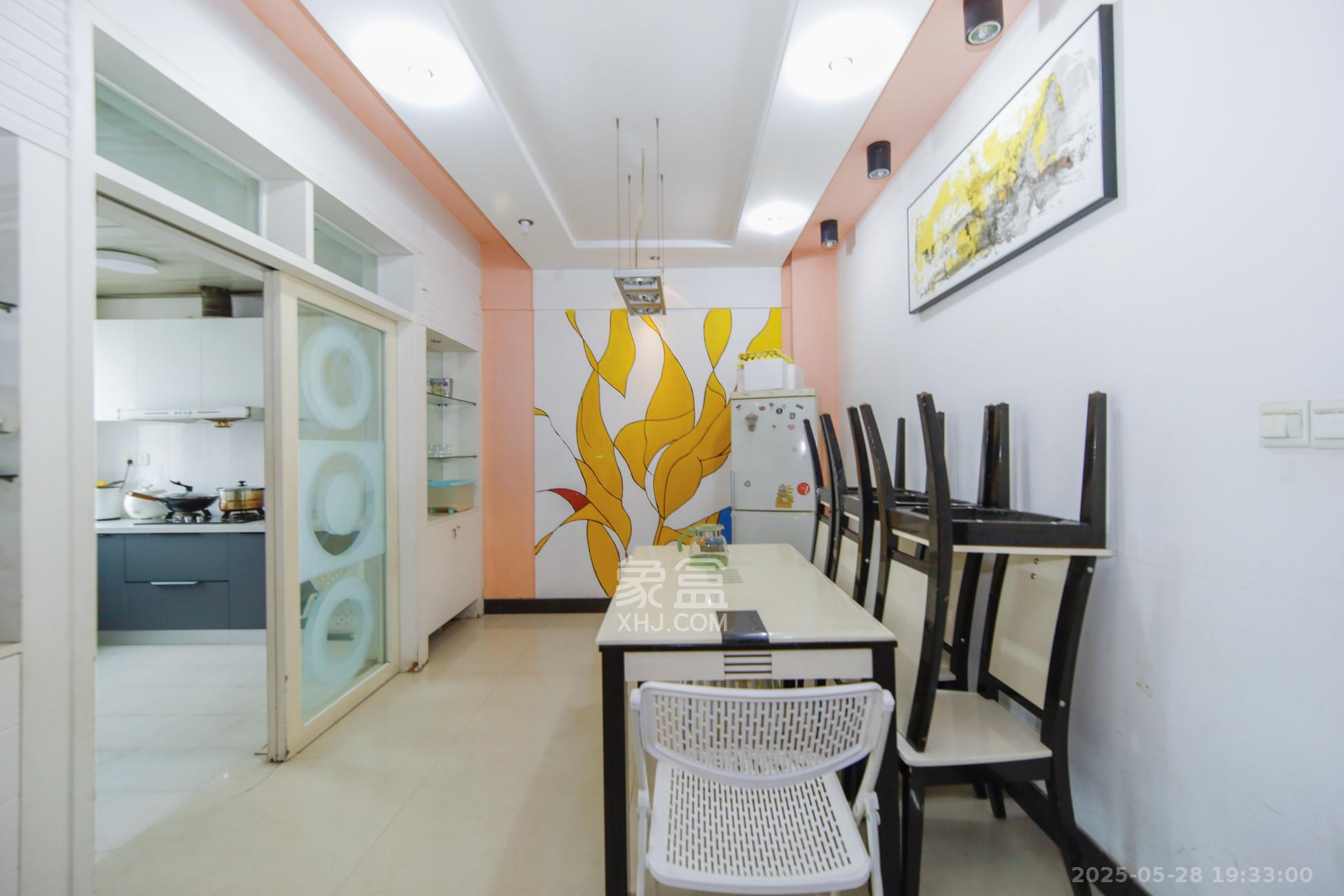 金信阳光在线 2室2厅1卫 60.8万 金信阳光在线 2室2厅1卫 60.8万客厅