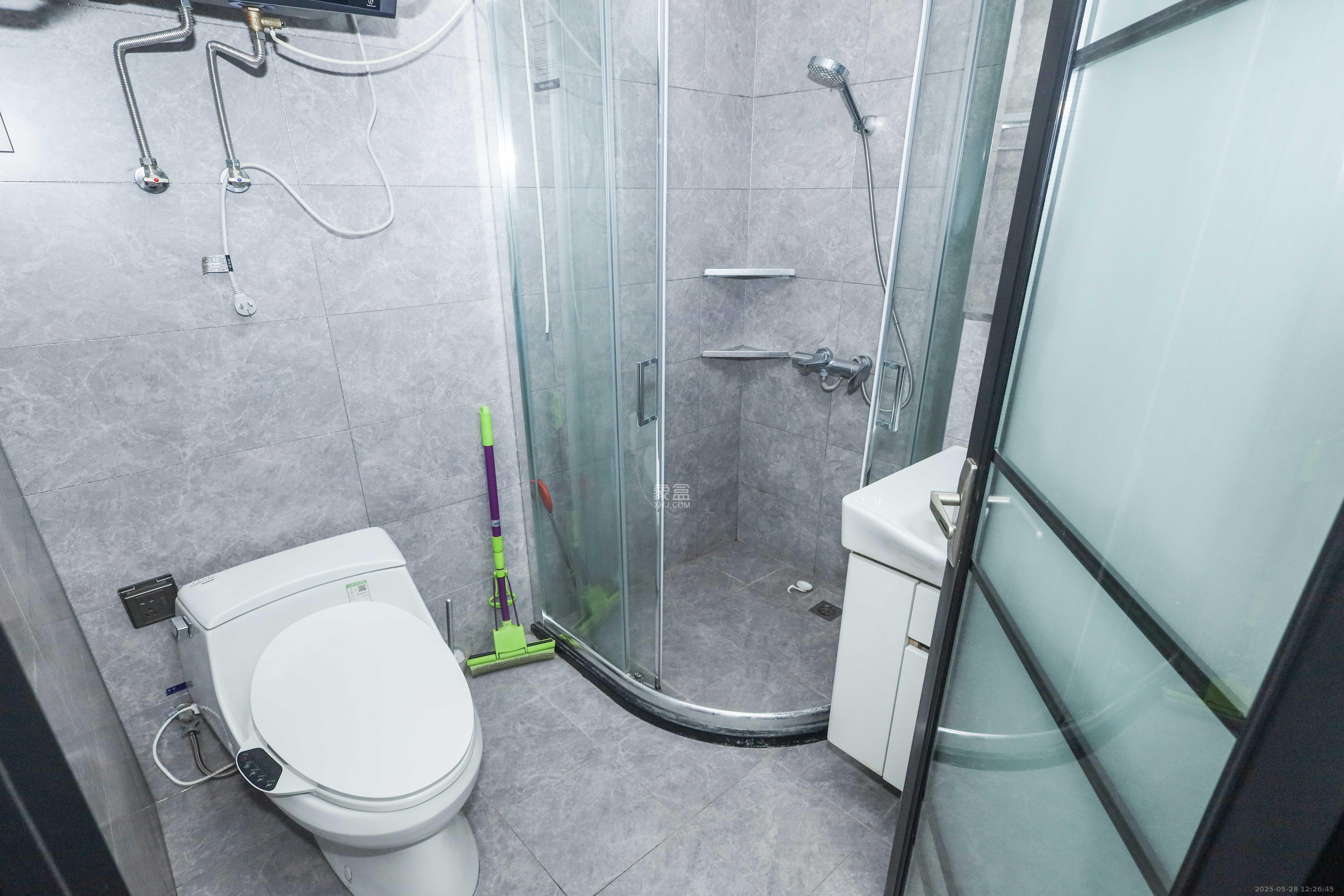 建发央著  3室2厅1卫    150.0万 建发央著  3室2厅1卫    150.0万卫生间