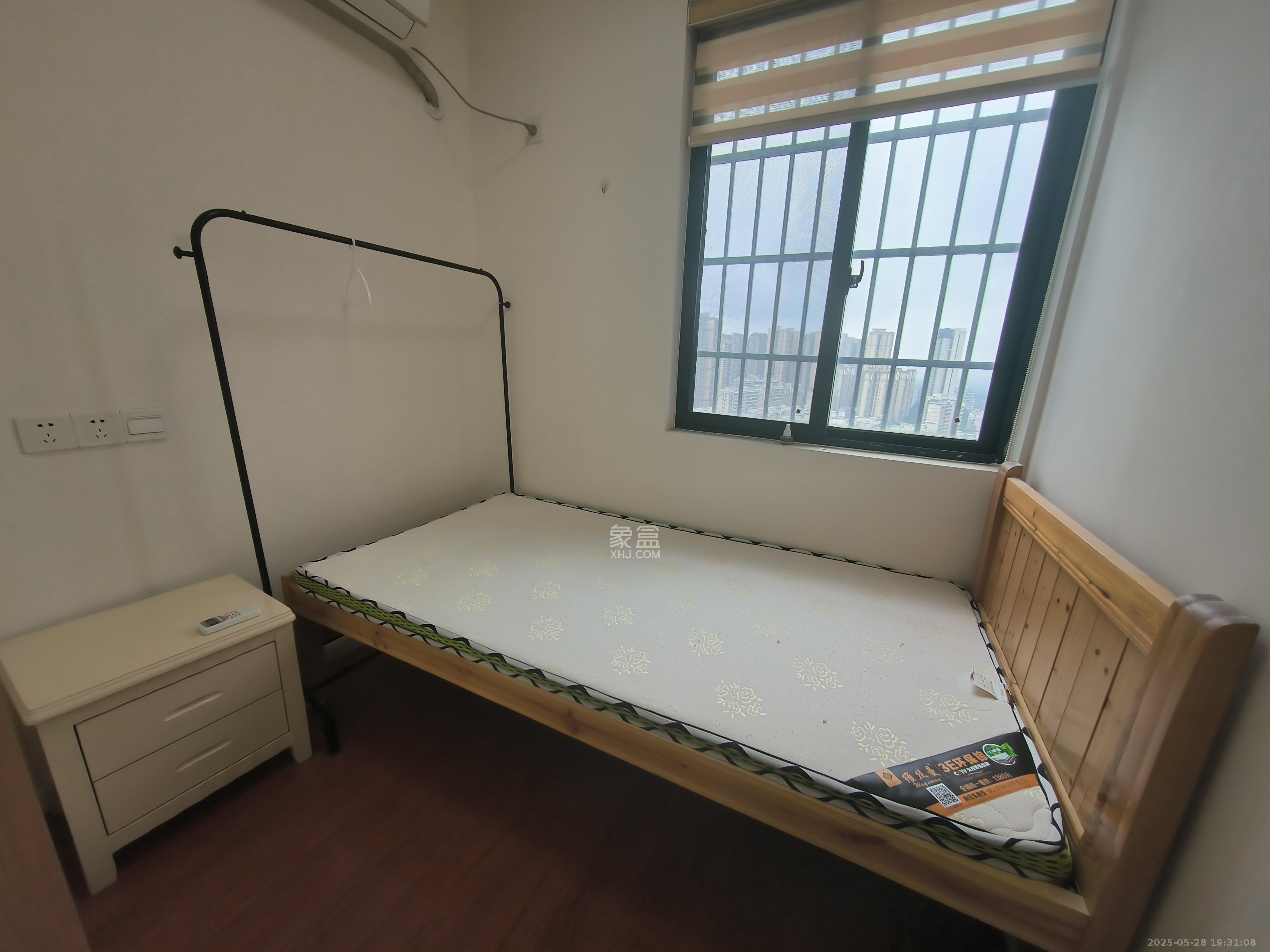 洋湖时代  3室2厅2卫   1800.00元/月室内图