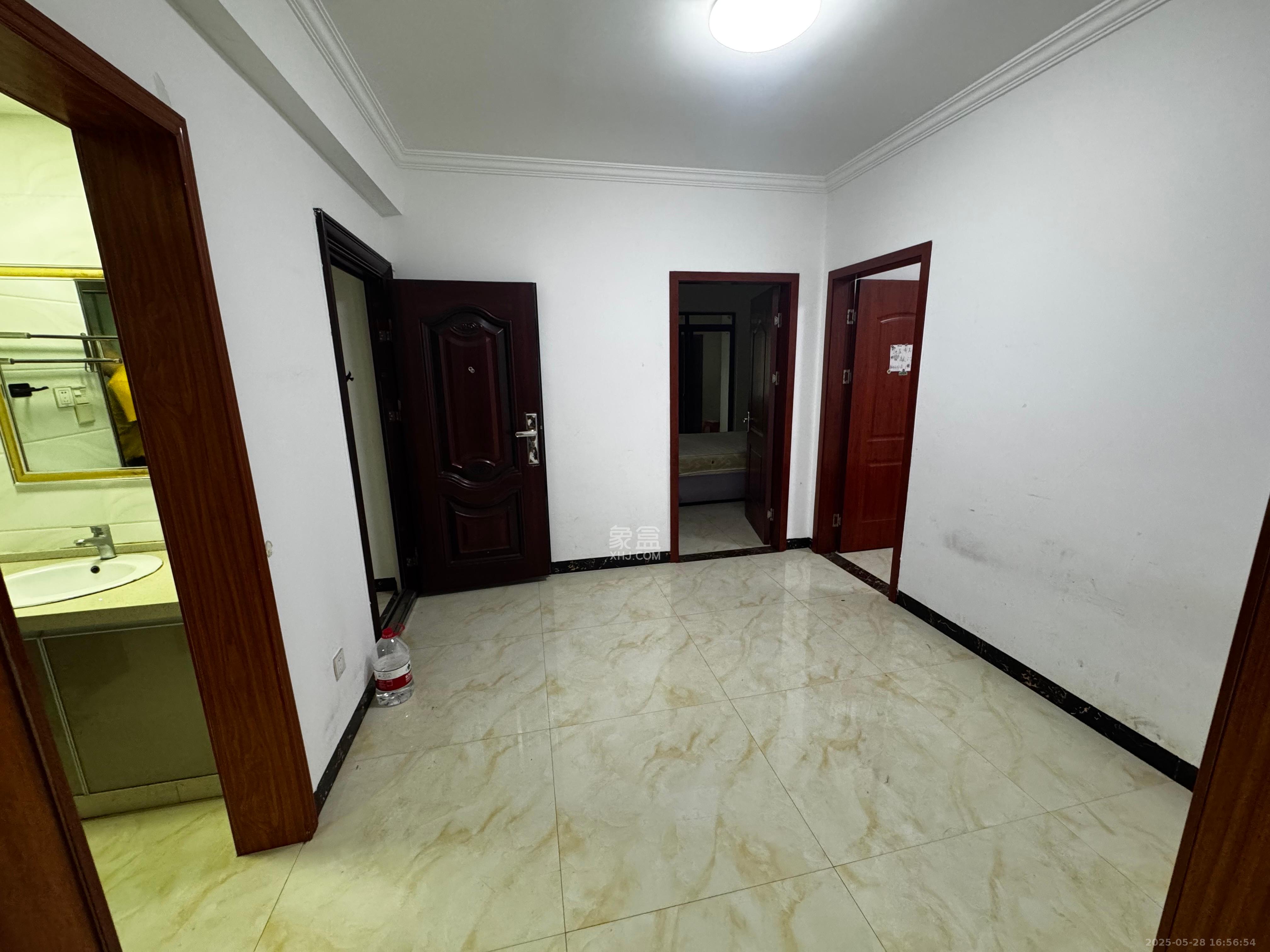 百纳广场(百纳公寓) 4室1厅2卫 3500.0元/月 百纳广场(百纳公寓) 4室1厅2卫 3500.0元/月室内图