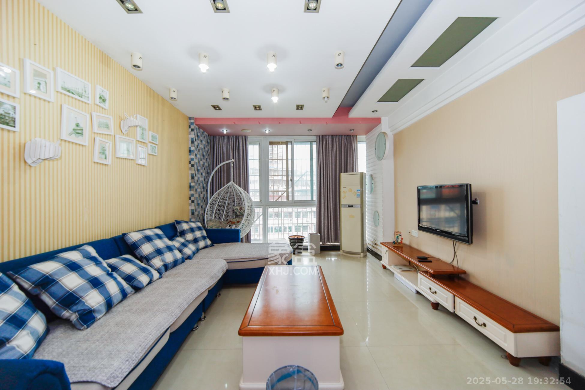 金信阳光在线 2室2厅1卫 60.8万 金信阳光在线 2室2厅1卫 60.8万客厅