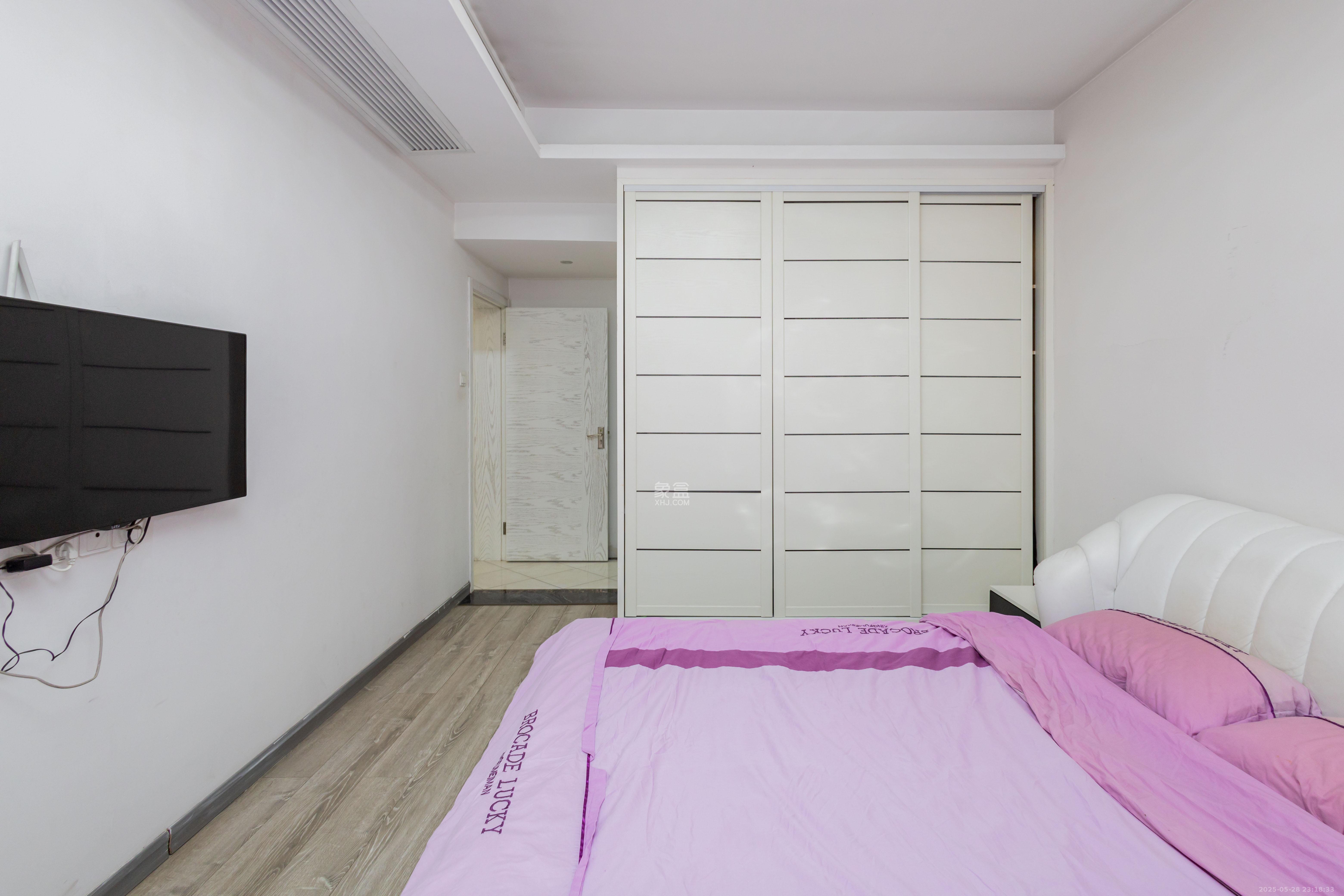 三景华御  4室2厅2卫    83.8万 三景华御  4室2厅2卫    83.8万卧室