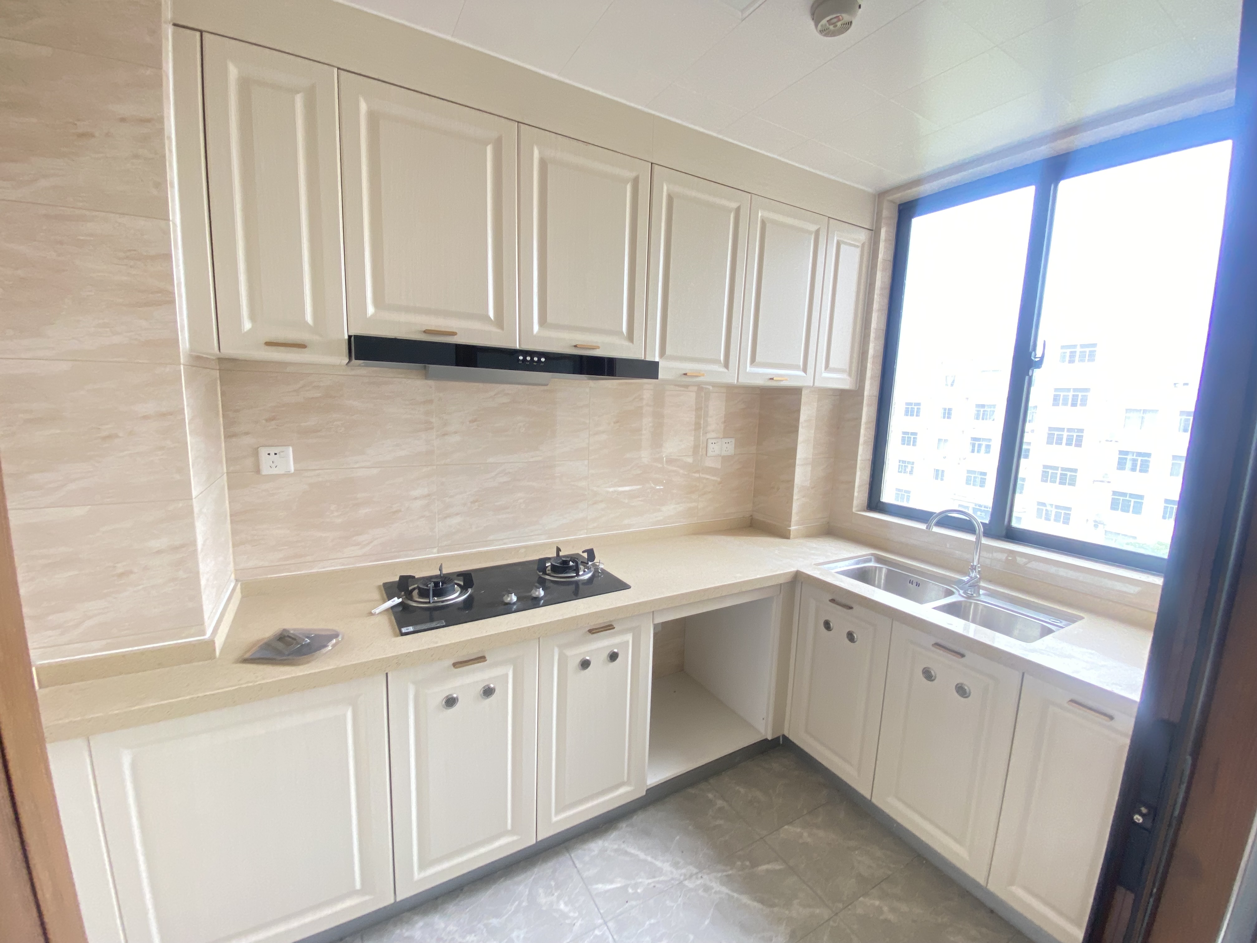 昌茂春天里 3室2厅2卫 2500.0元/月 昌茂春天里 3室2厅2卫 2500.0元/月室内图