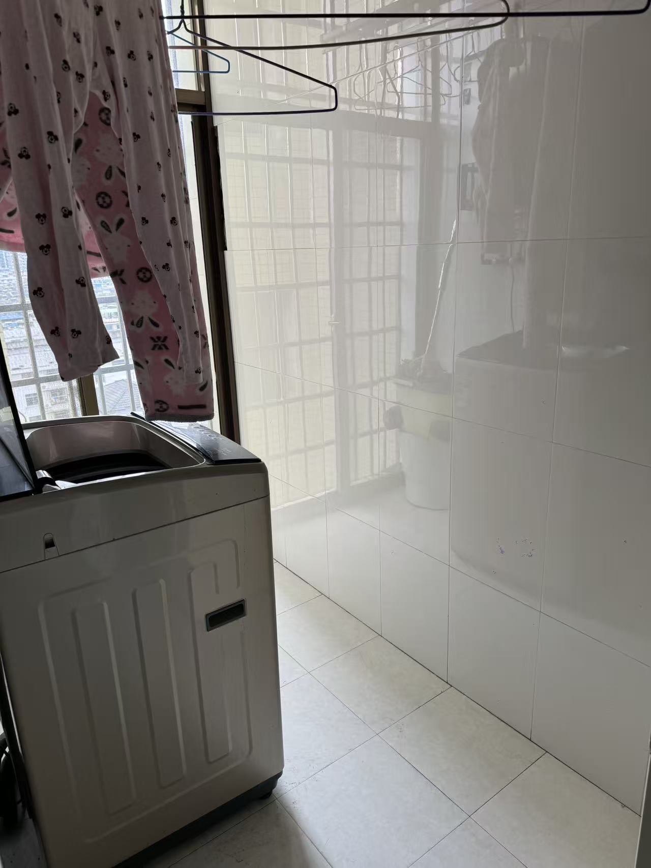 金碧文苑  3室2厅2卫    66.0万 金碧文苑  3室2厅2卫    66.0万客厅