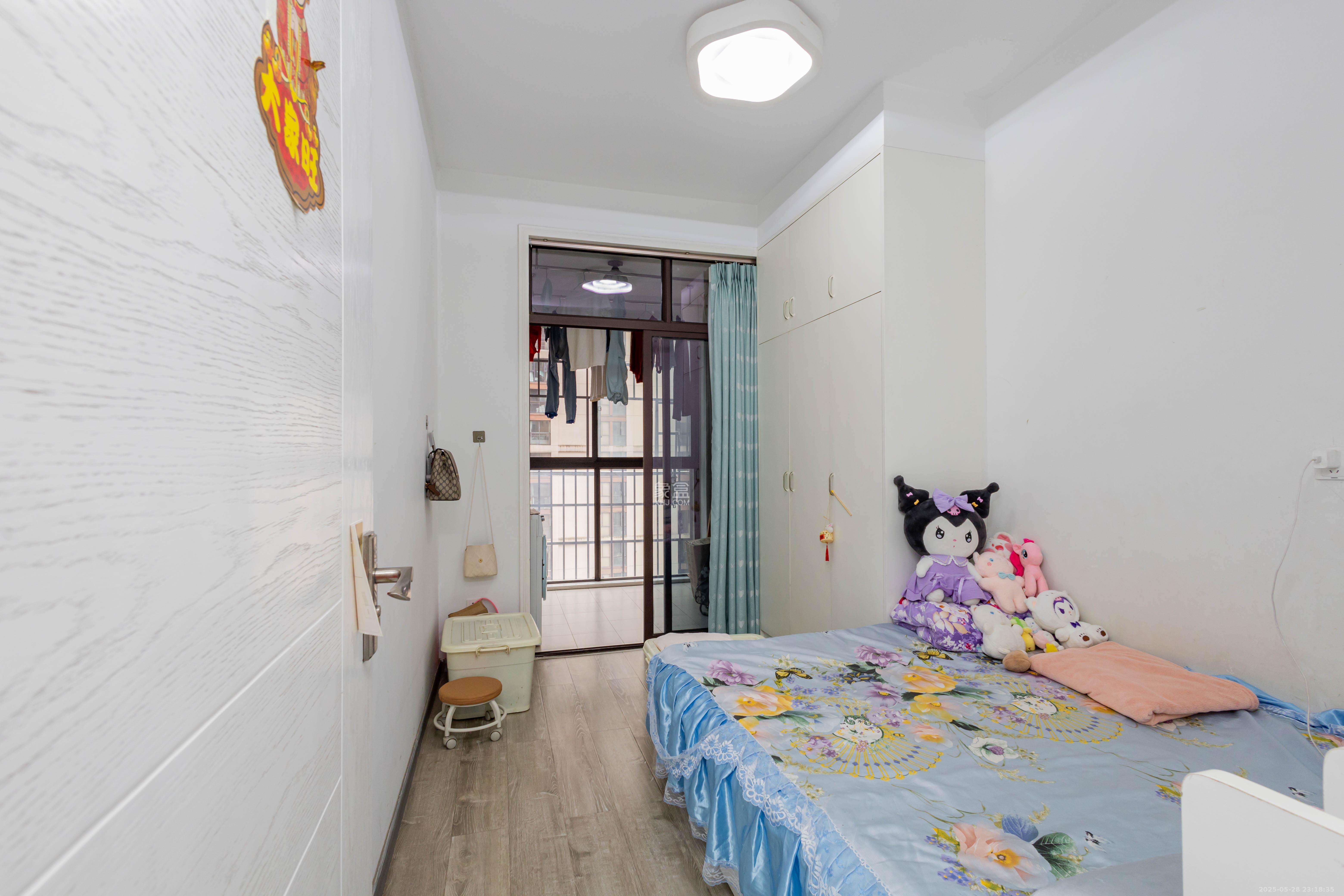 三景华御  4室2厅2卫    83.8万 三景华御  4室2厅2卫    83.8万卧室