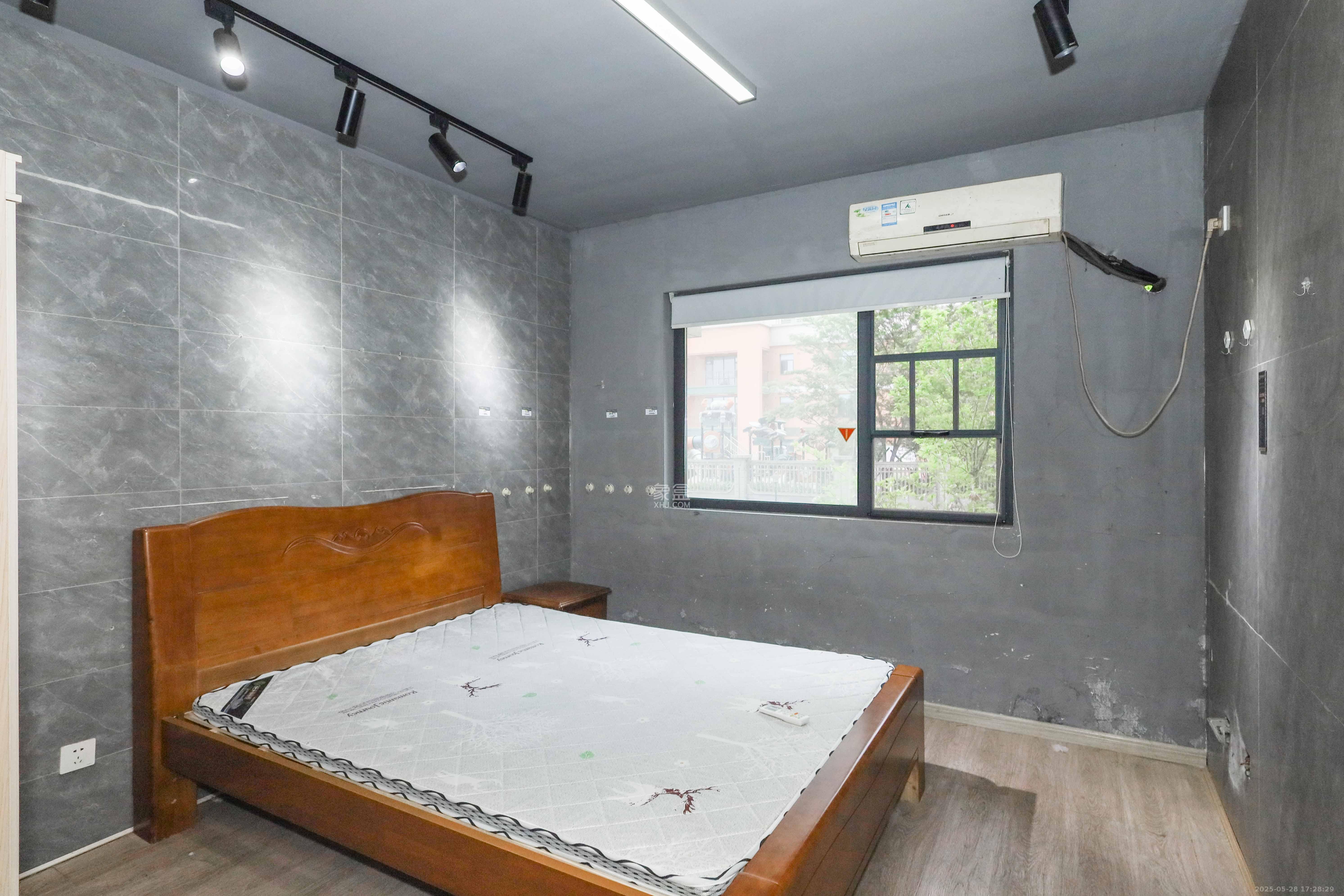 真人桥家园一期 3室2厅2卫 68.0万 真人桥家园一期 3室2厅2卫 68.0万卧室