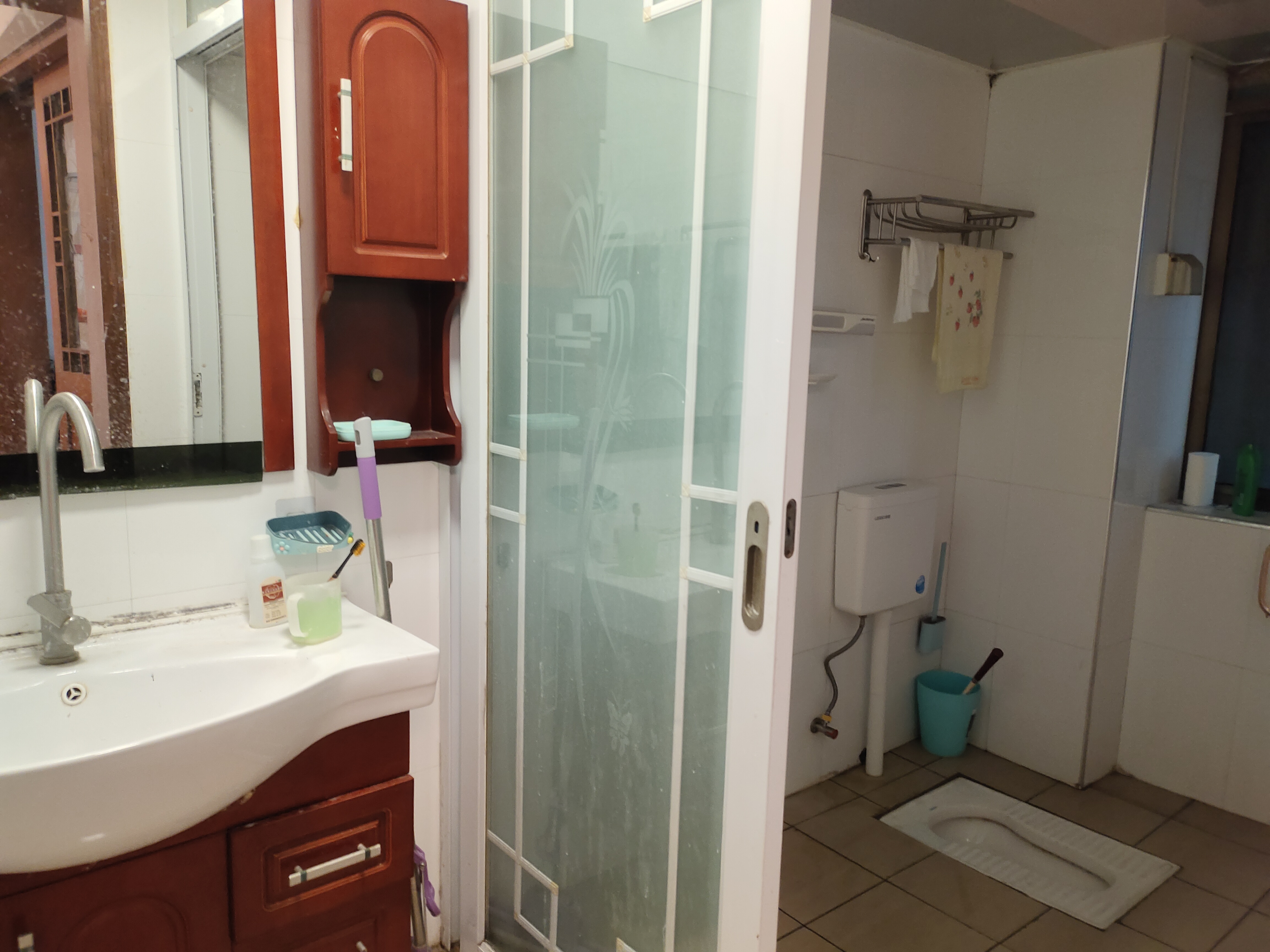 广成大厦  3室2厅1卫    89.8万客厅