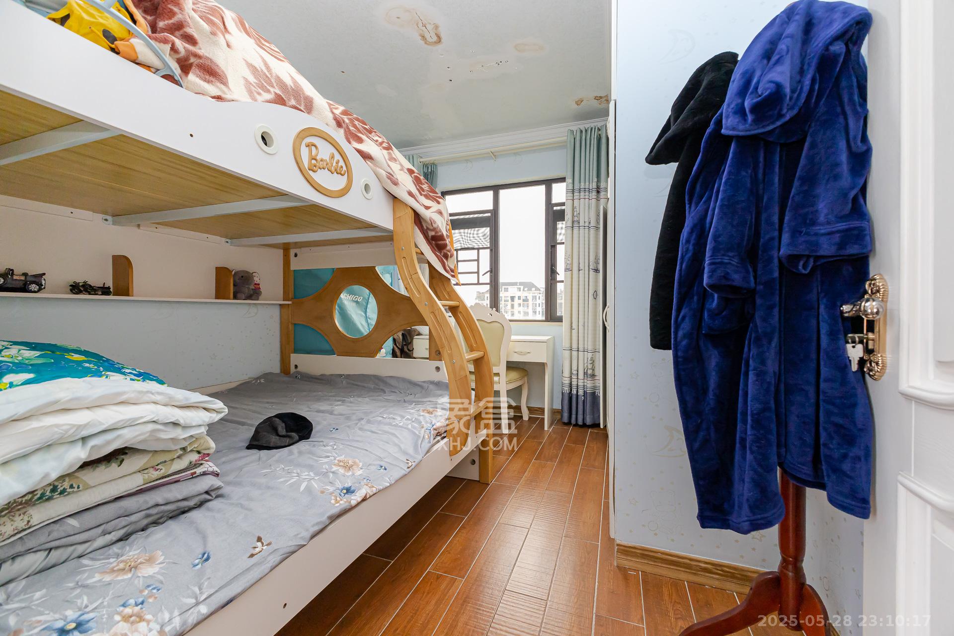 乾源国际 3室2厅1卫 88.0万 乾源国际 3室2厅1卫 88.0万卧室