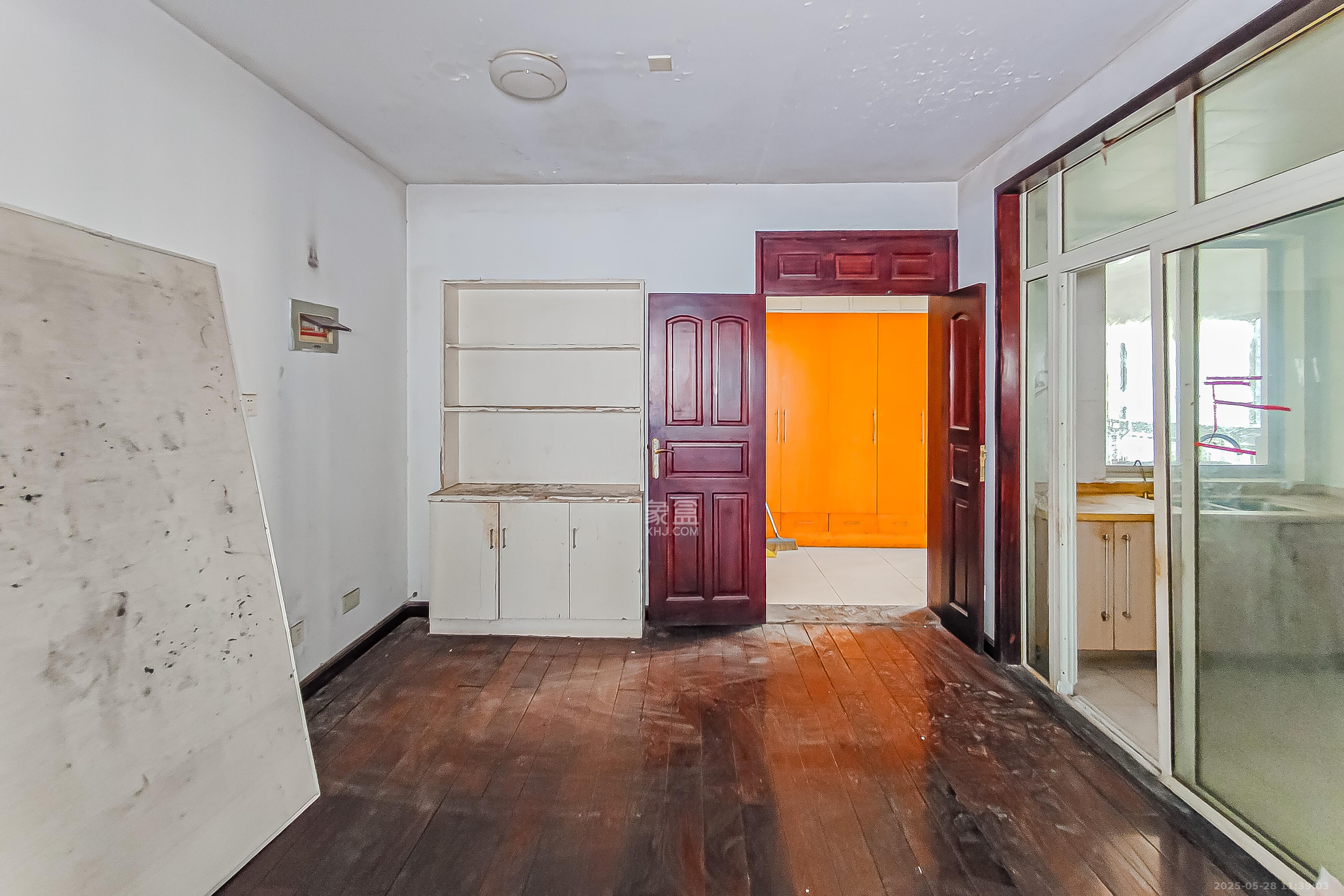 省气象局宿舍  3室2厅2卫    138.0万客厅