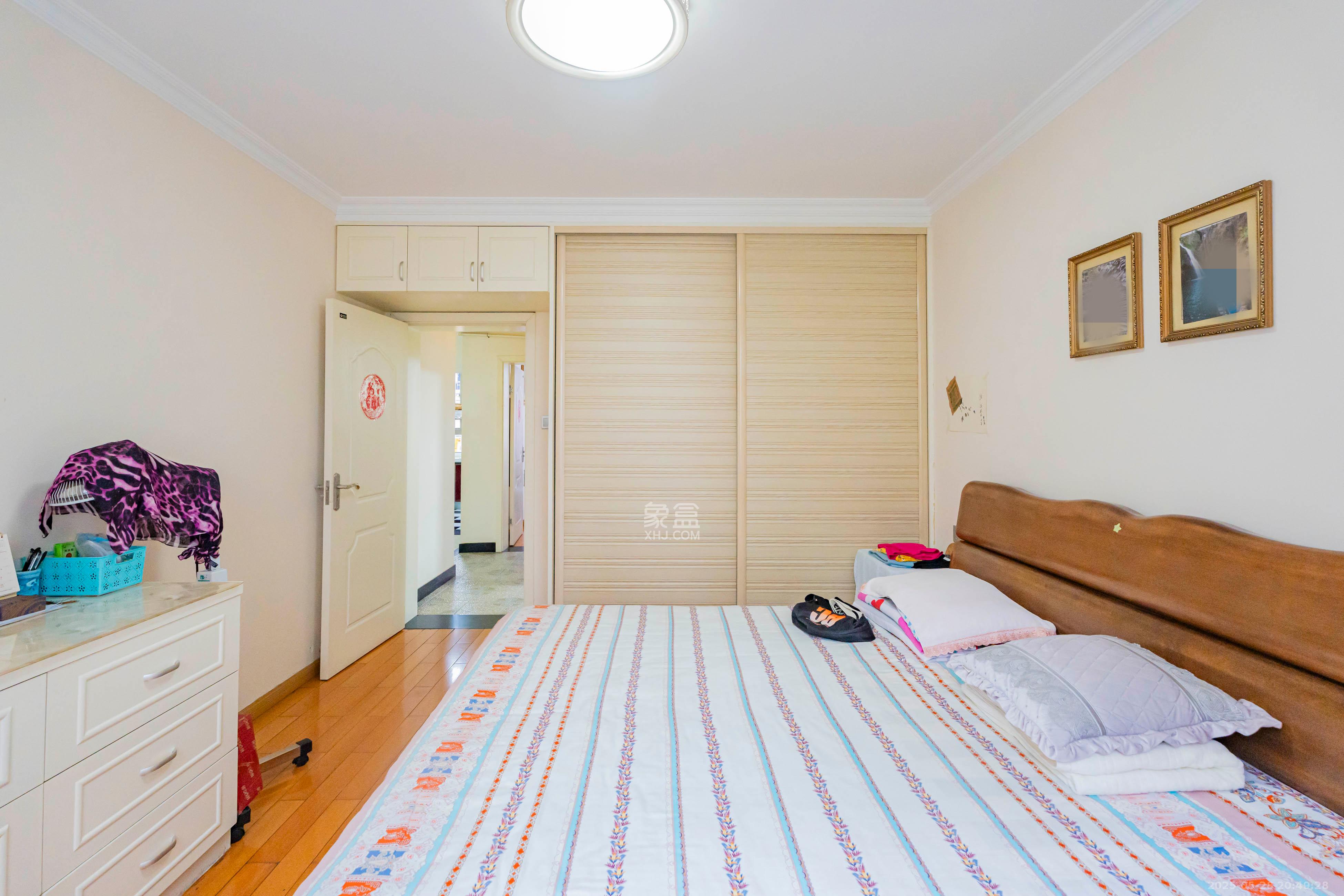 汇城花园 2室2厅2卫 90.0万 汇城花园 2室2厅2卫 90.0万卧室