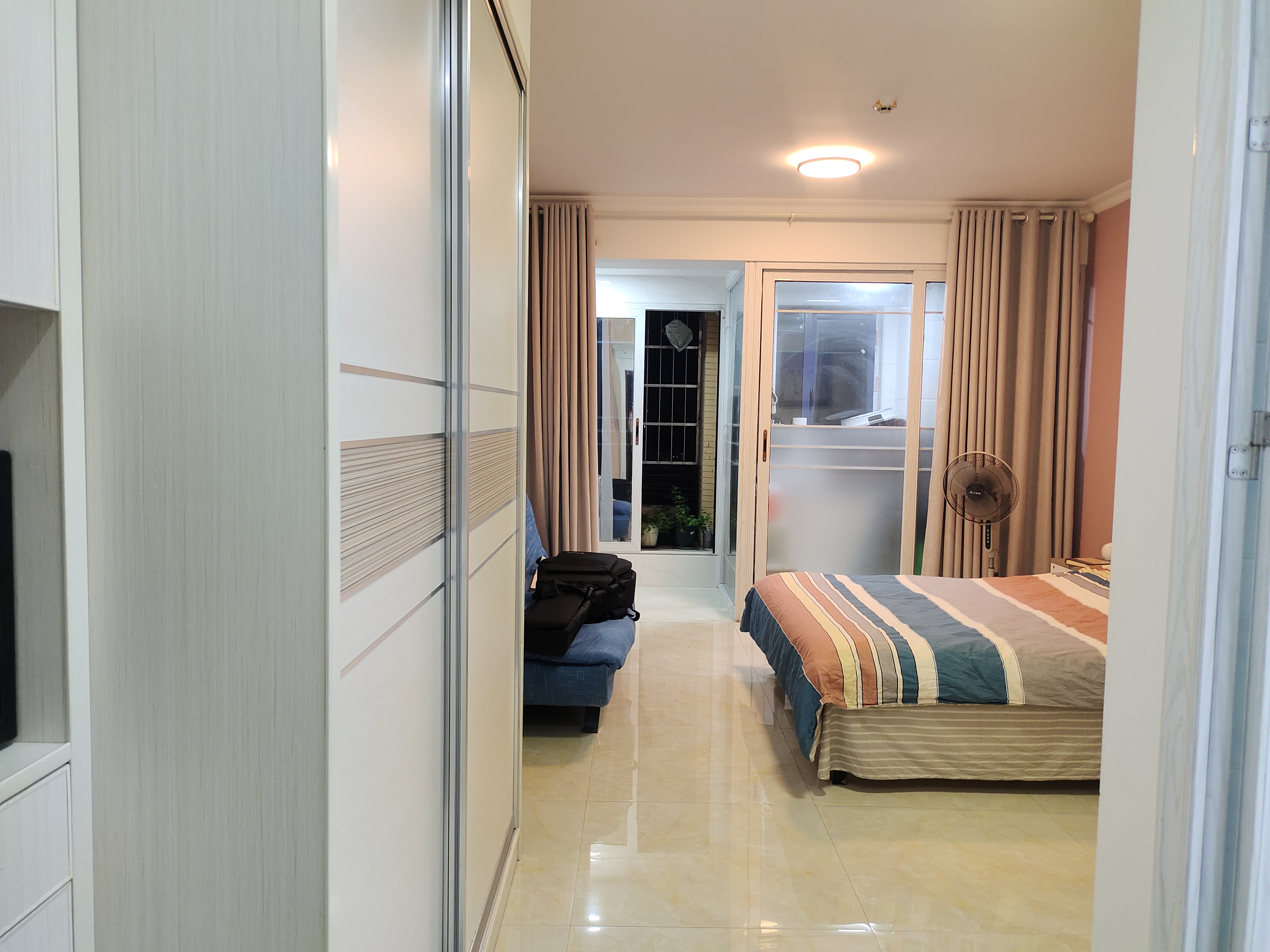 盛世时代广场  1室1厅1卫    30.0万 盛世时代广场  1室1厅1卫    30.0万客厅