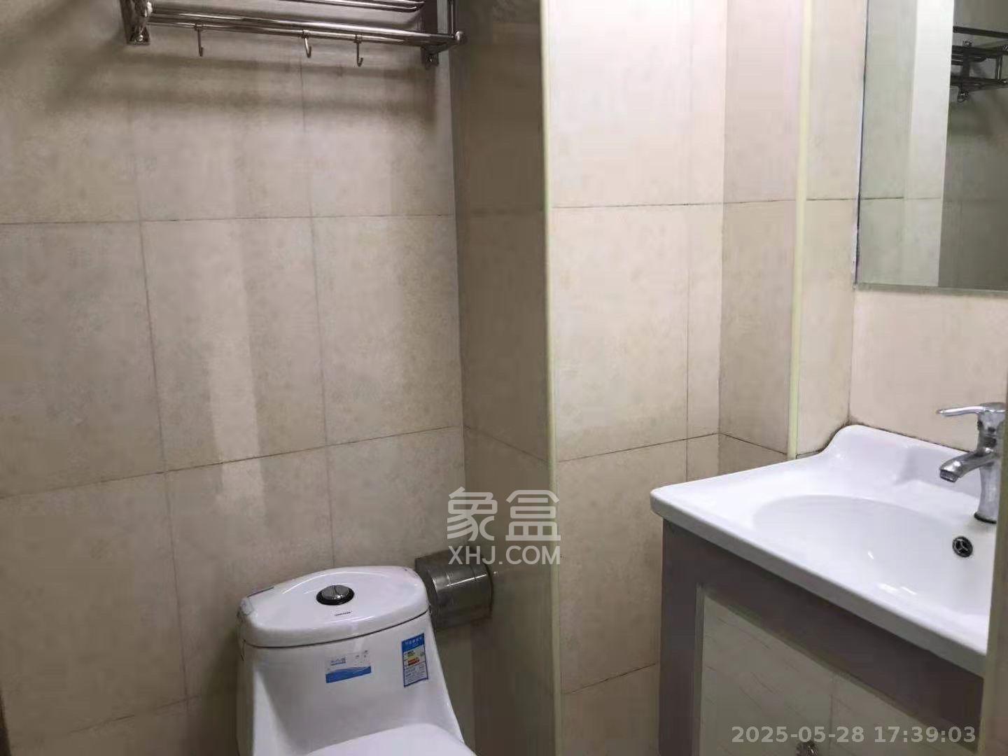 绿地中央广场  1室1厅1卫   1700.00元/月室内图