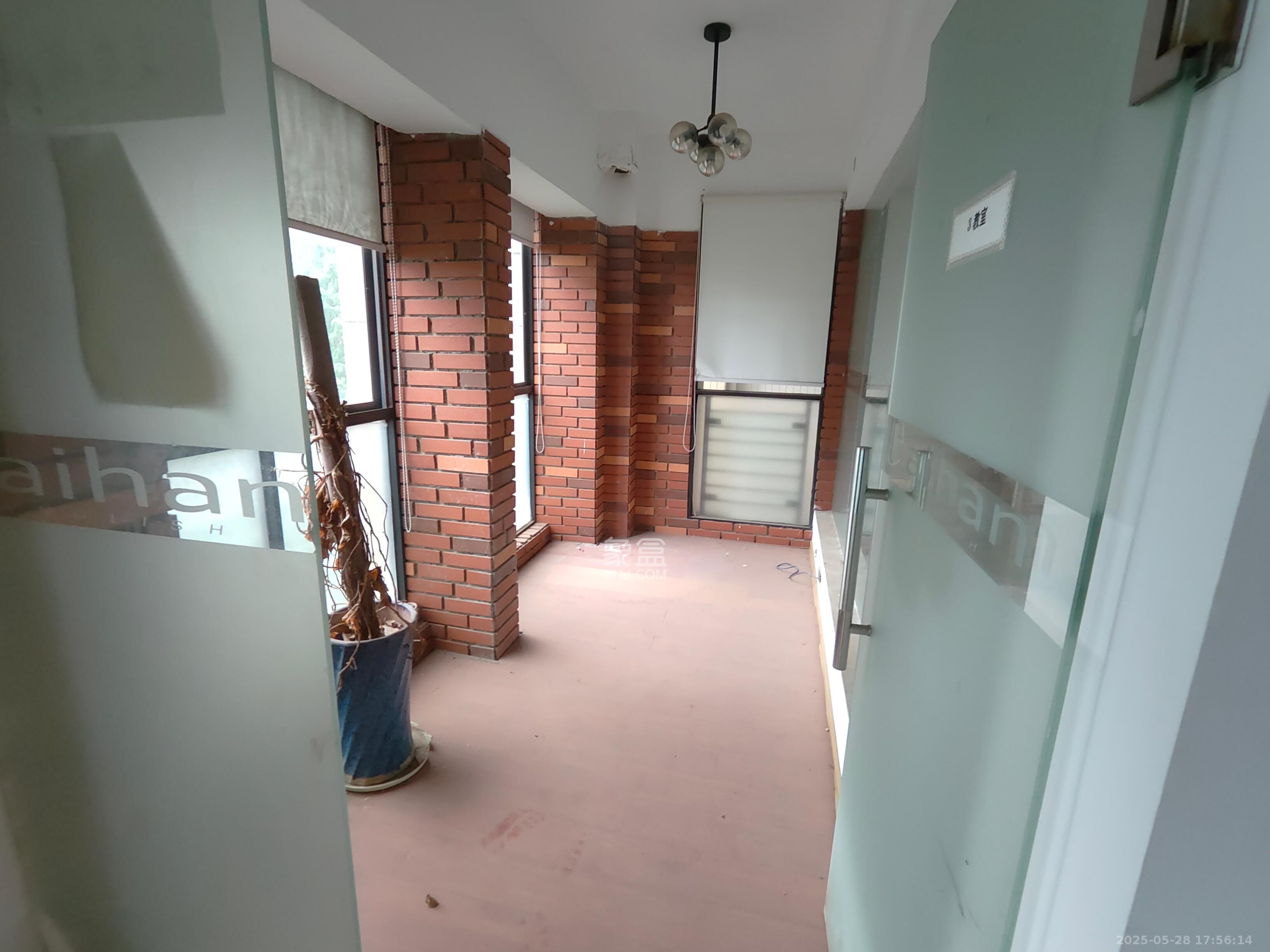 郡原广场 5室2厅2卫 5000.0元/月 郡原广场 5室2厅2卫 5000.0元/月室内图