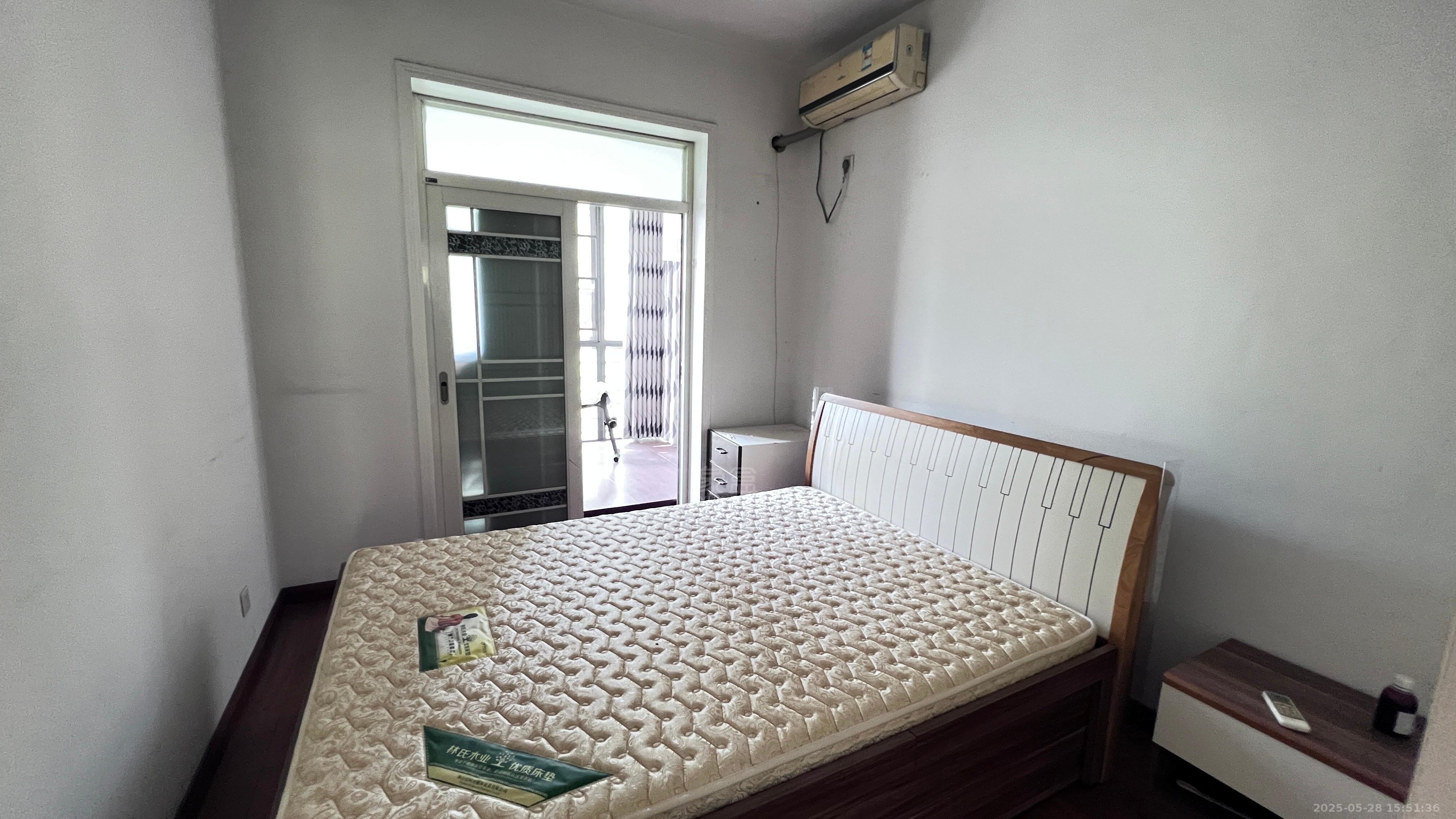 四季花园 3室2厅2卫 2000.0元/月 四季花园 3室2厅2卫 2000.0元/月室内图