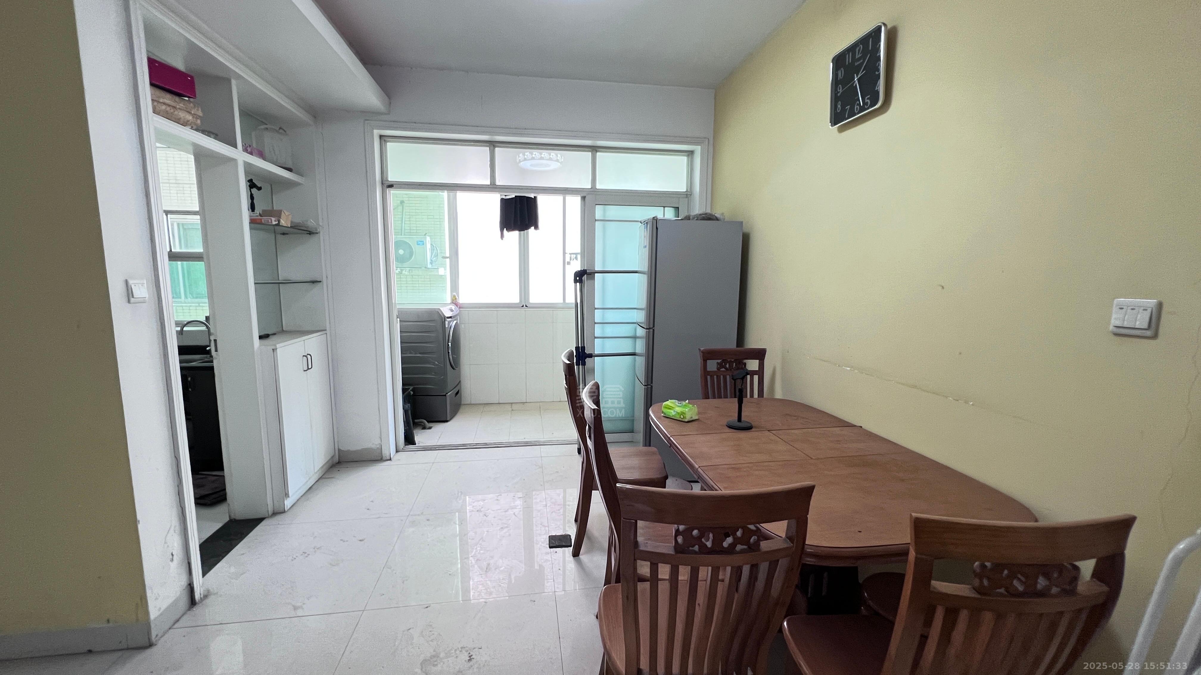 四季花园 3室2厅2卫 2000.0元/月 四季花园 3室2厅2卫 2000.0元/月室内图