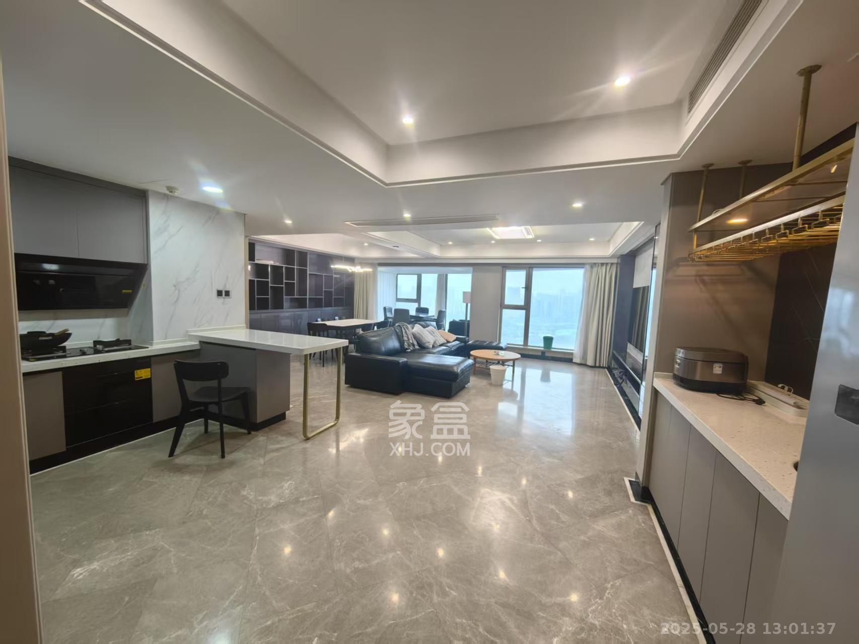 潮宗御苑 4室2厅2卫 9200.0元/月 潮宗御苑 4室2厅2卫 9200.0元/月室内图