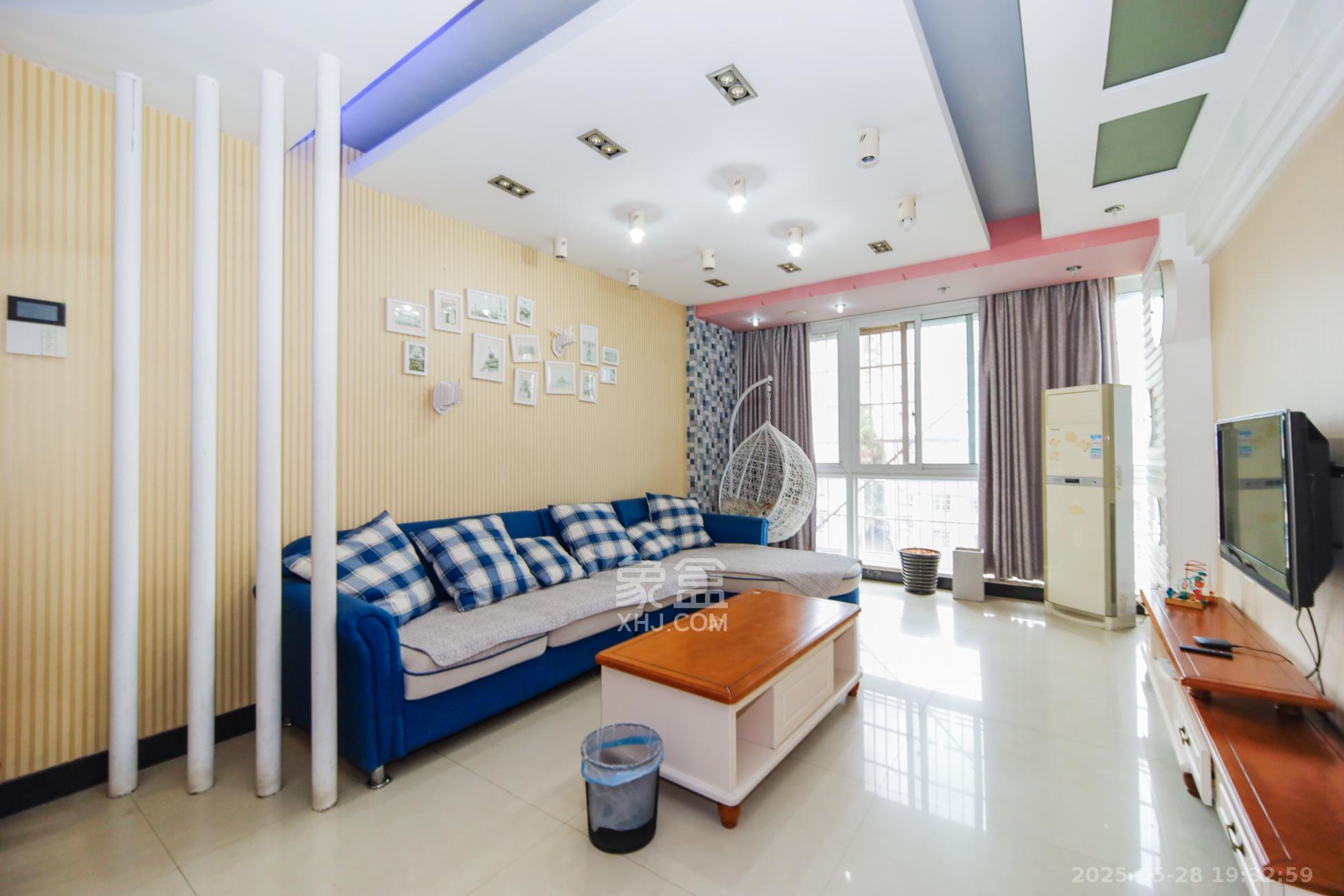 金信阳光在线 2室2厅1卫 60.8万 金信阳光在线 2室2厅1卫 60.8万客厅