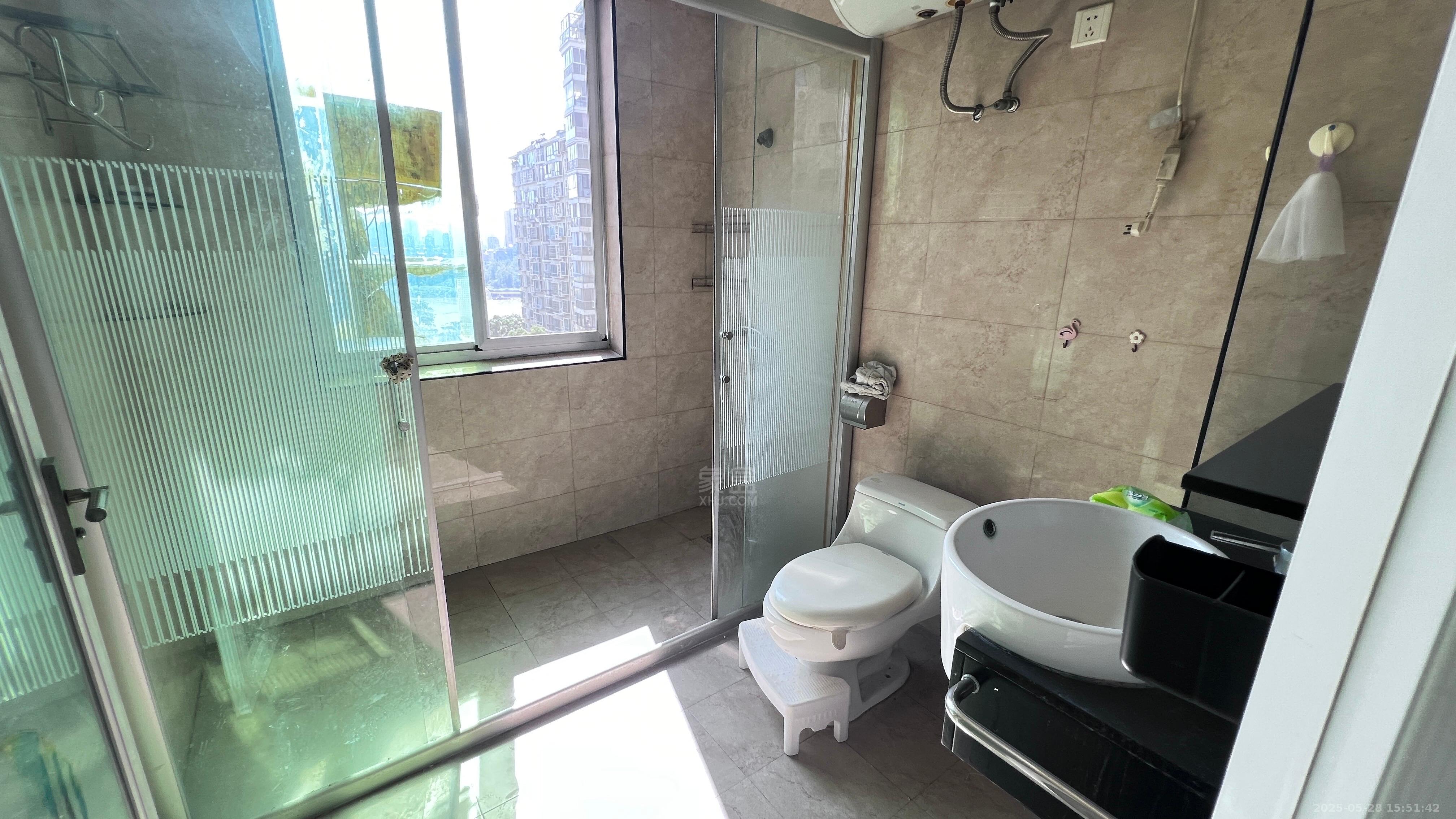 四季花园 3室2厅2卫 2000.0元/月 四季花园 3室2厅2卫 2000.0元/月室内图