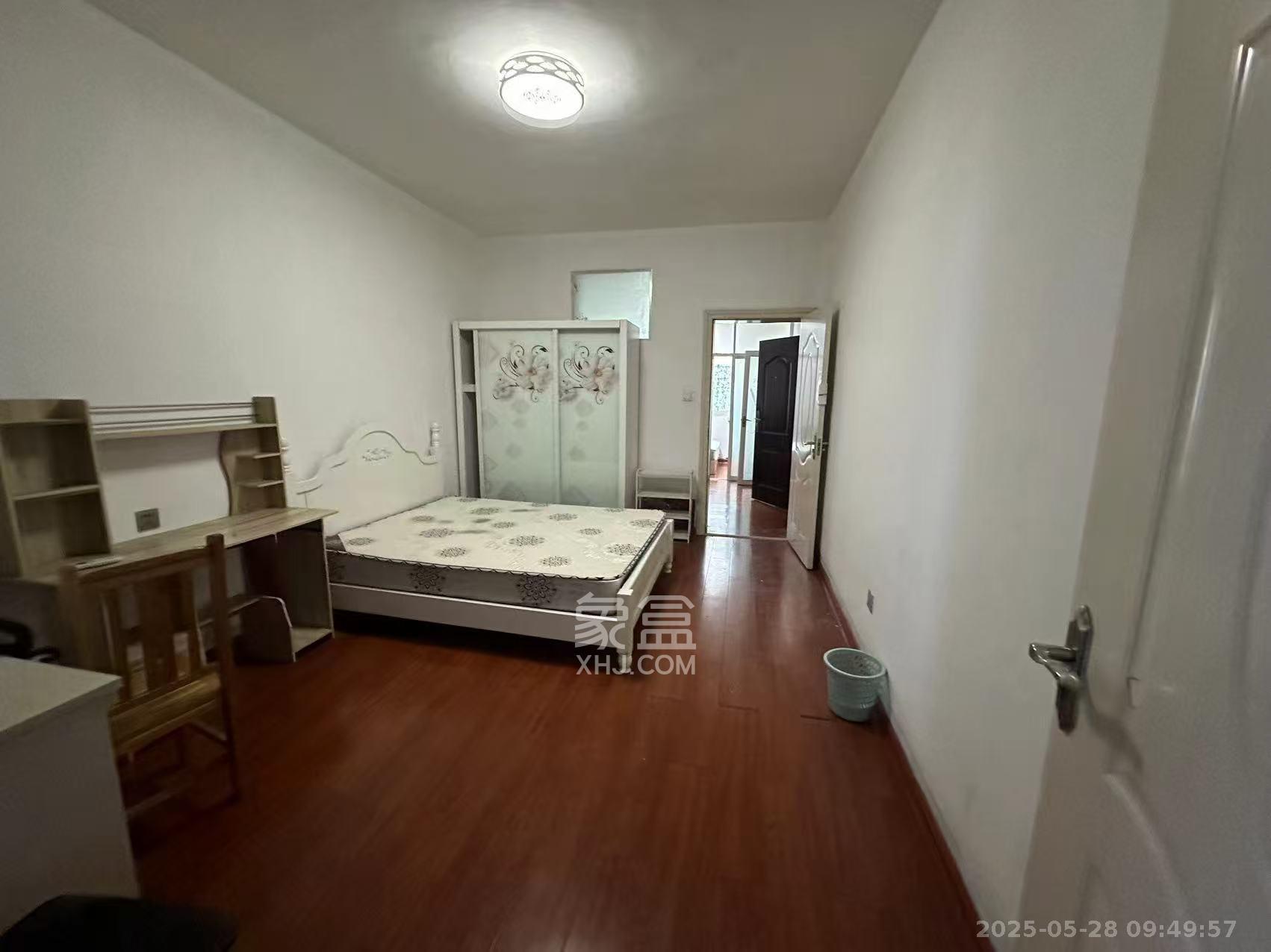 城南路散盘  2室1厅1卫    2200.0元/月 城南路散盘  2室1厅1卫    2200.0元/月室内图1