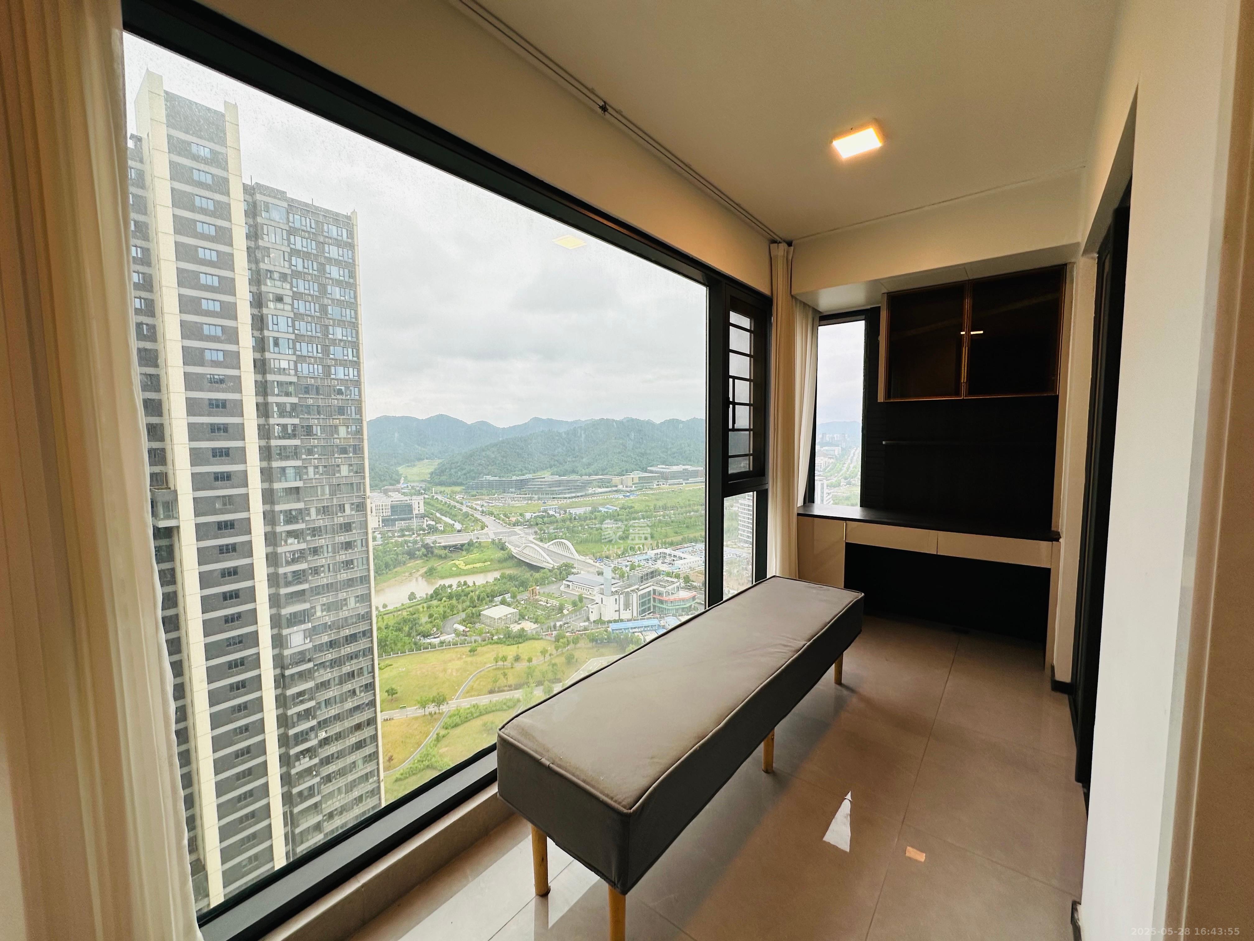 时代梅溪领峰  5室2厅2卫   4200.00元/月室内图
