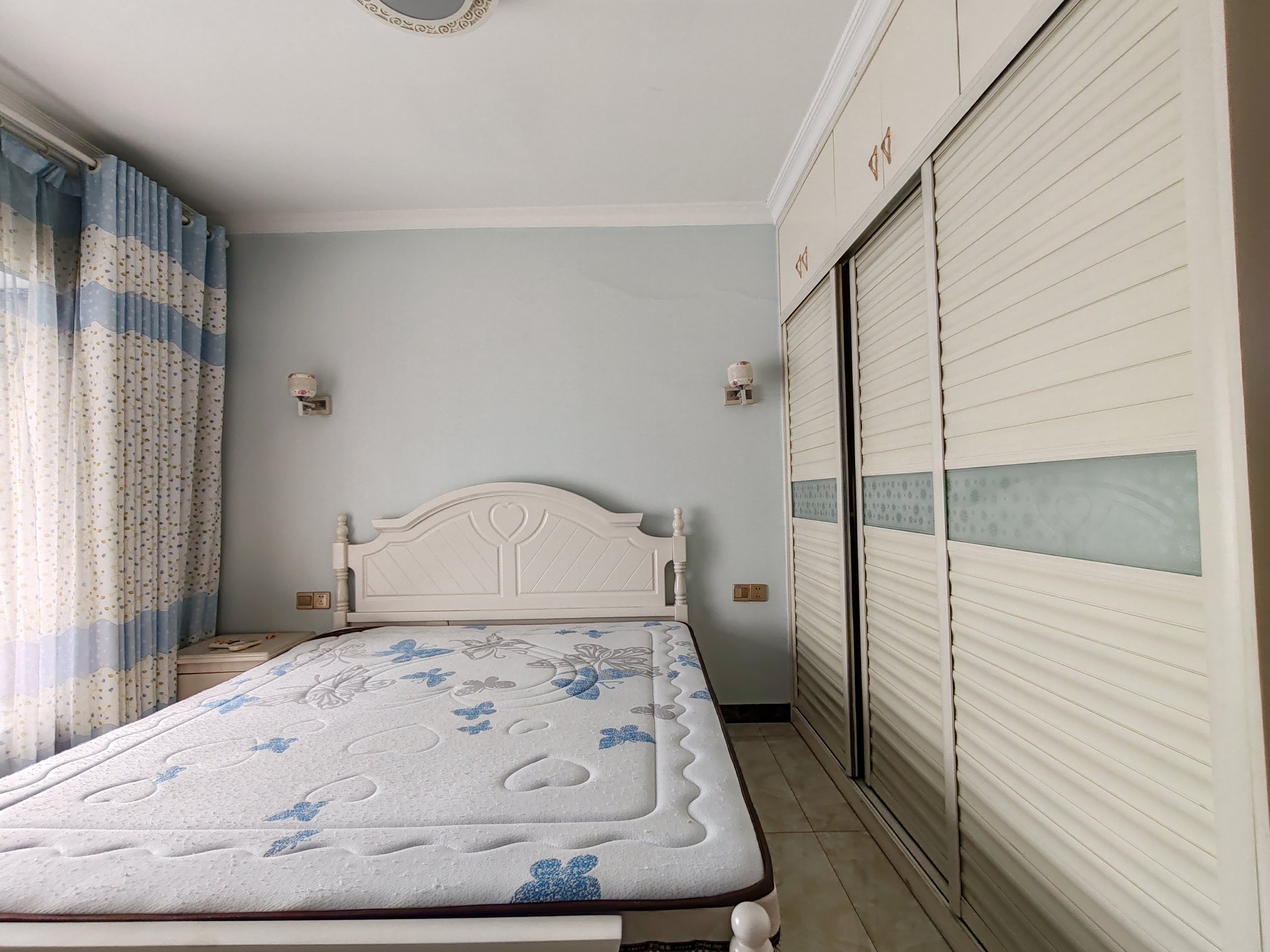 华天城小区 2室2厅1卫 2000.0元/月 华天城小区 2室2厅1卫 2000.0元/月室内图