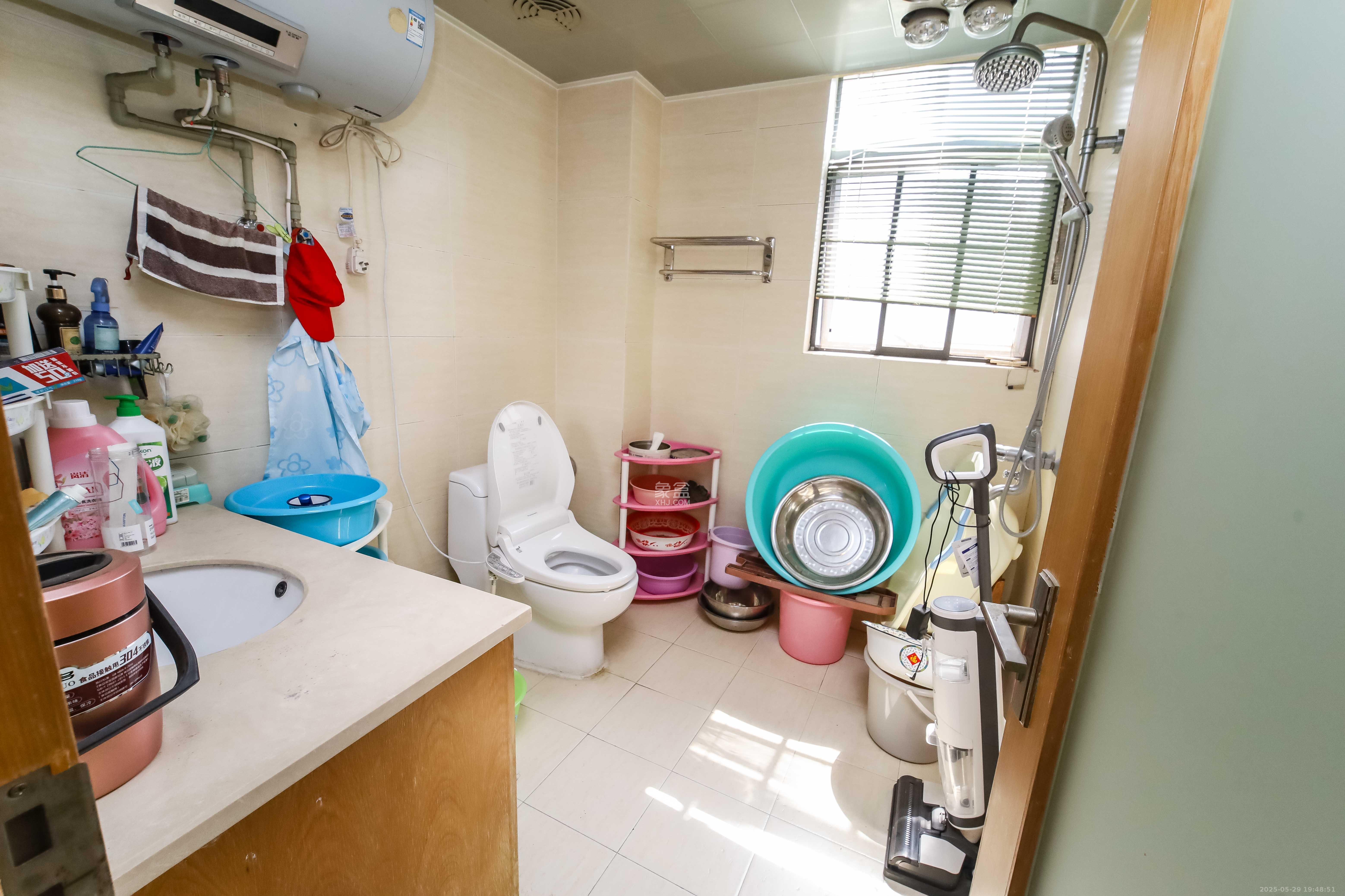 银港水晶城 4室2厅2卫 120.0万 银港水晶城 4室2厅2卫 120.0万卫生间