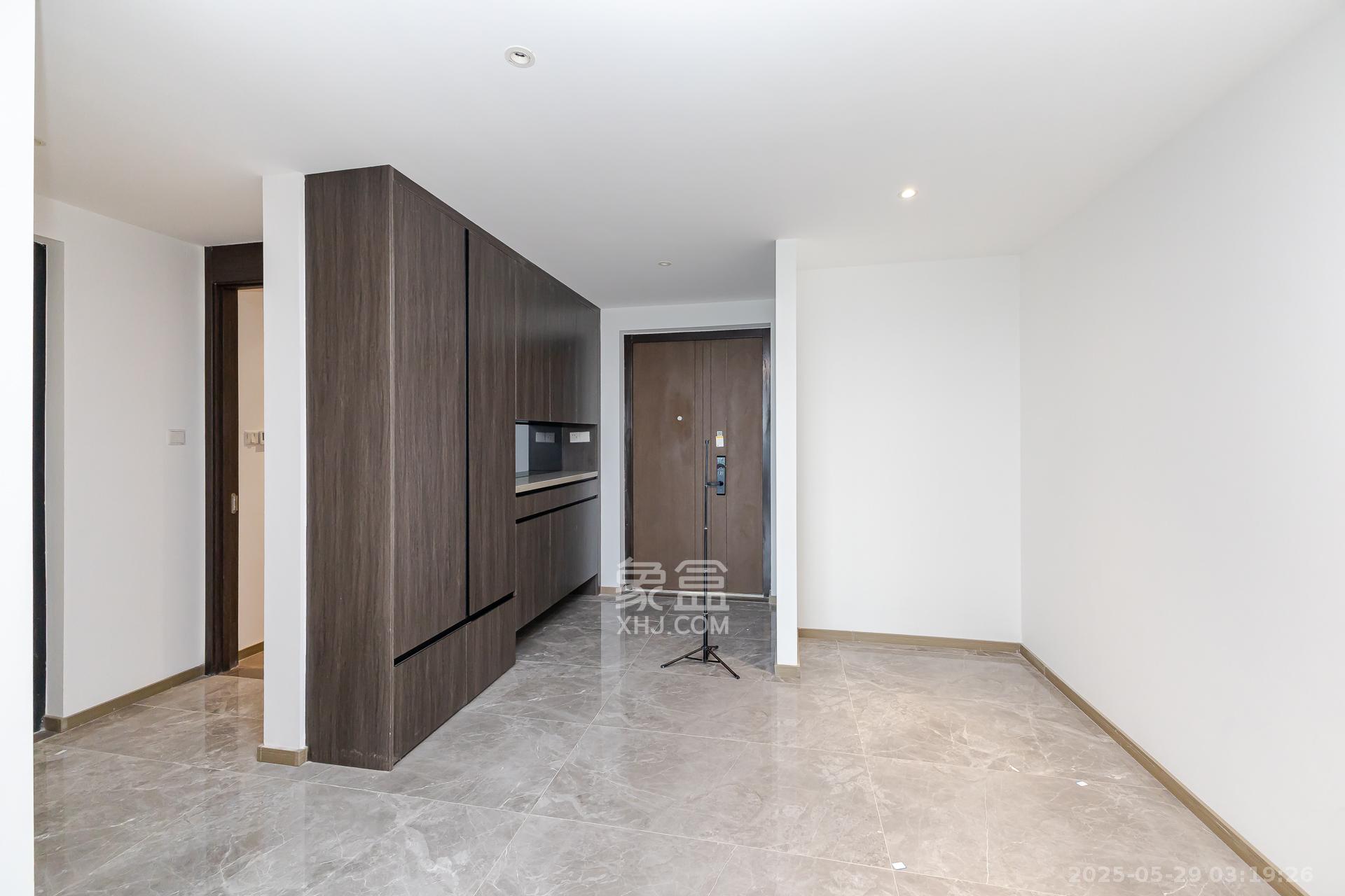 越秀湘江星汇城三期 4室2厅3卫 248.0万 越秀湘江星汇城三期 4室2厅3卫 248.0万客厅