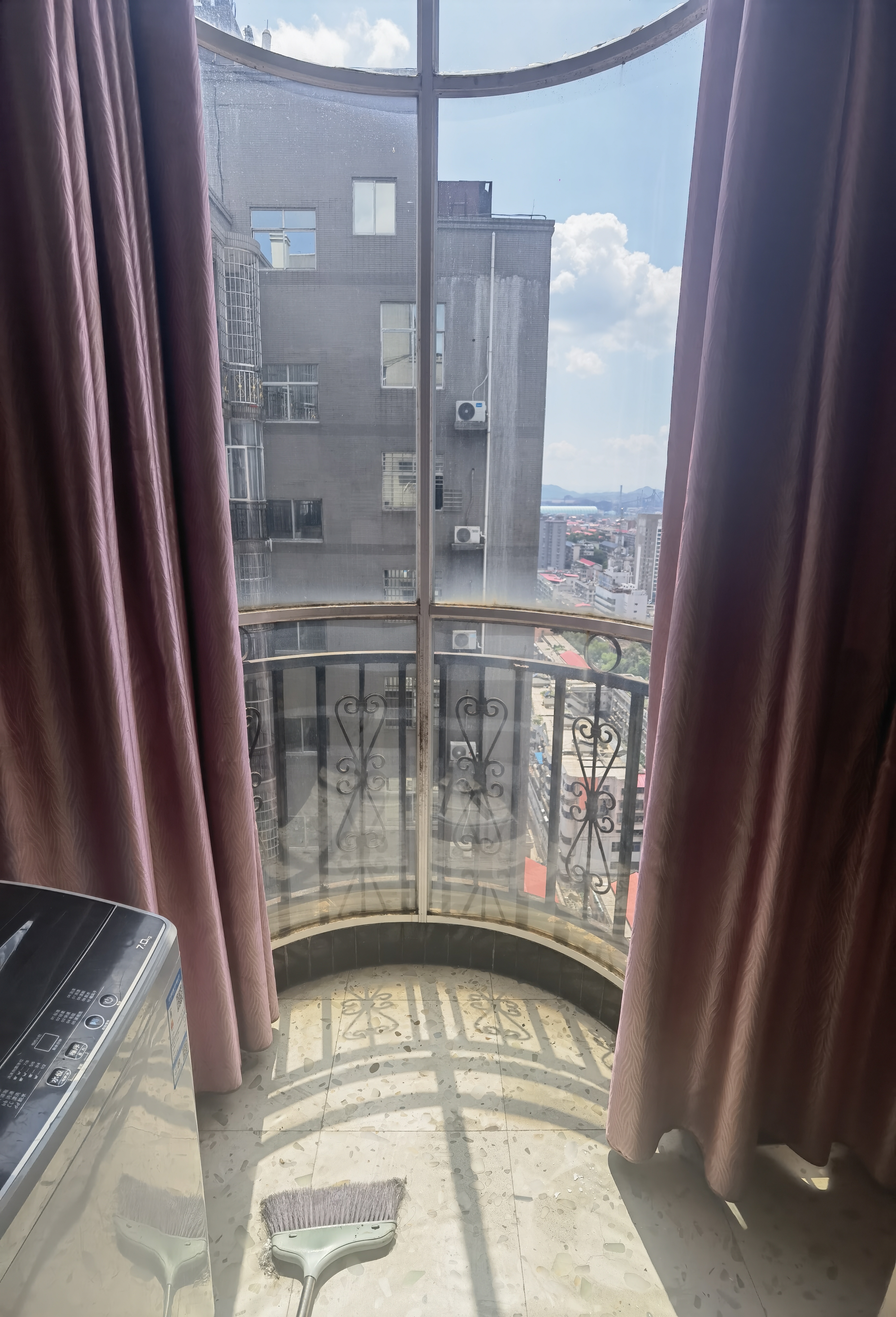 鹏泰国际 1室1厅1卫 17.8万 鹏泰国际 1室1厅1卫 17.8万客厅